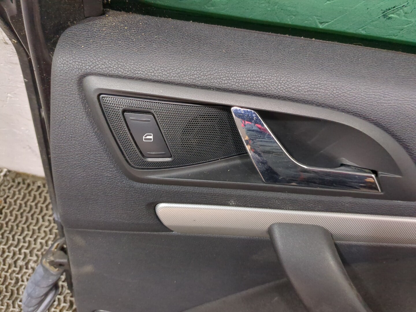 Дверь задняя правая