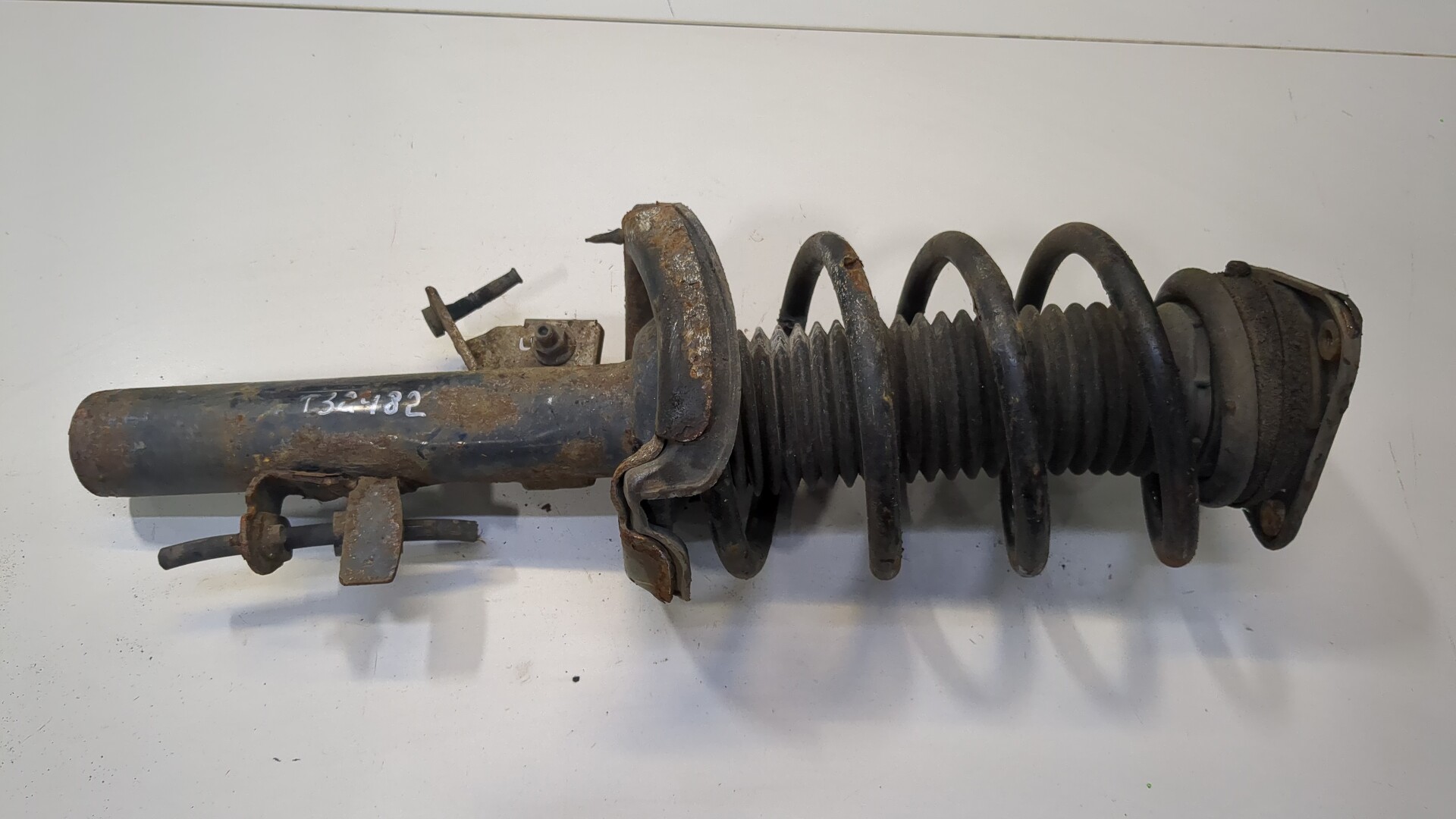 Амортизатор передний правый