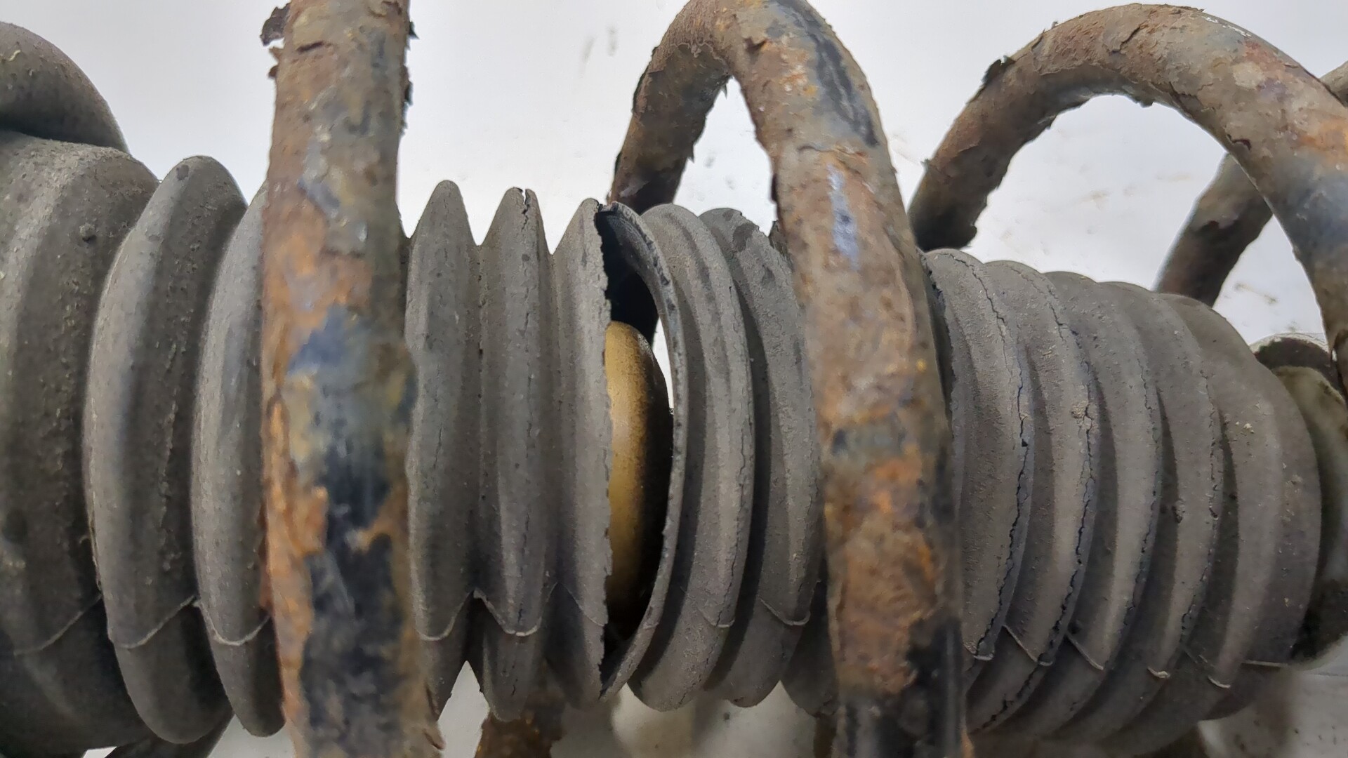 Амортизатор передний правый