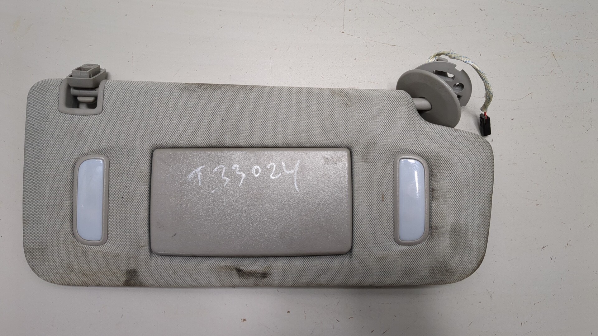 Козырек солнцезащитный