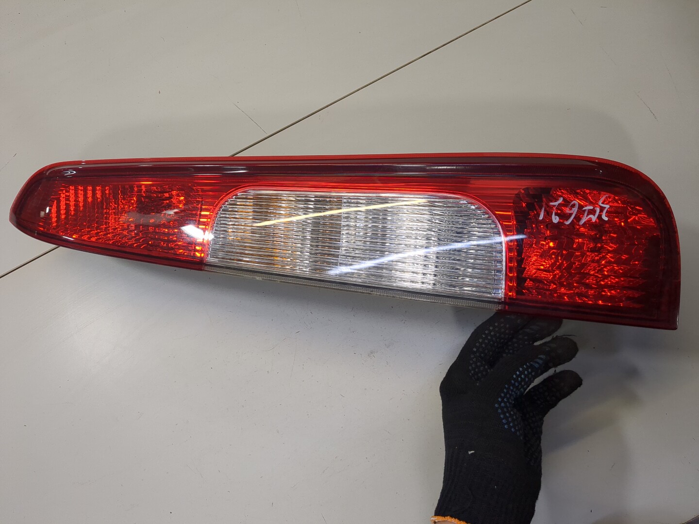 Фонарь задний правый