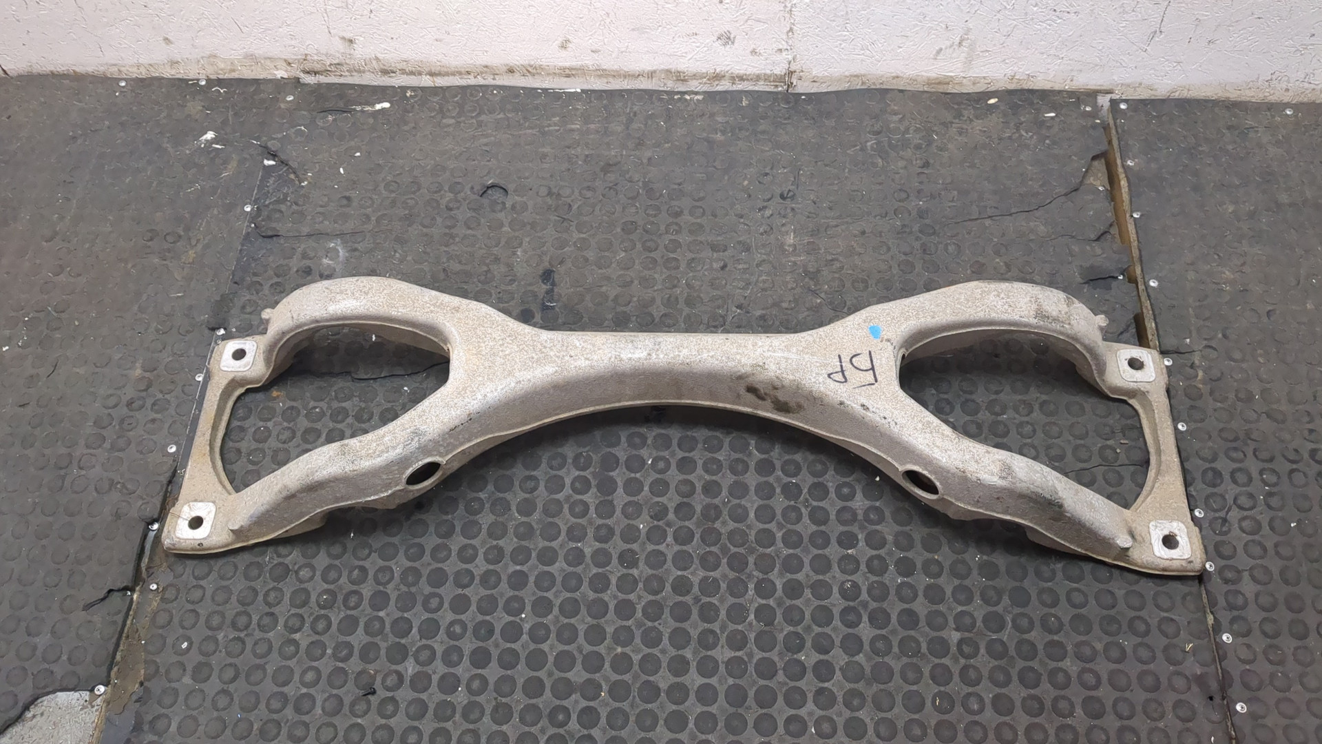 Балка задняя