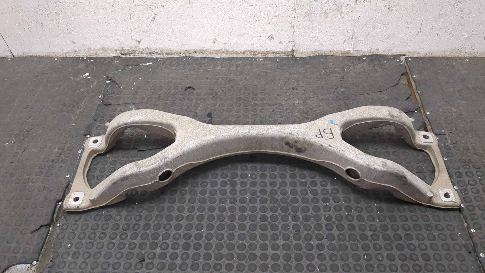 Балка задняя