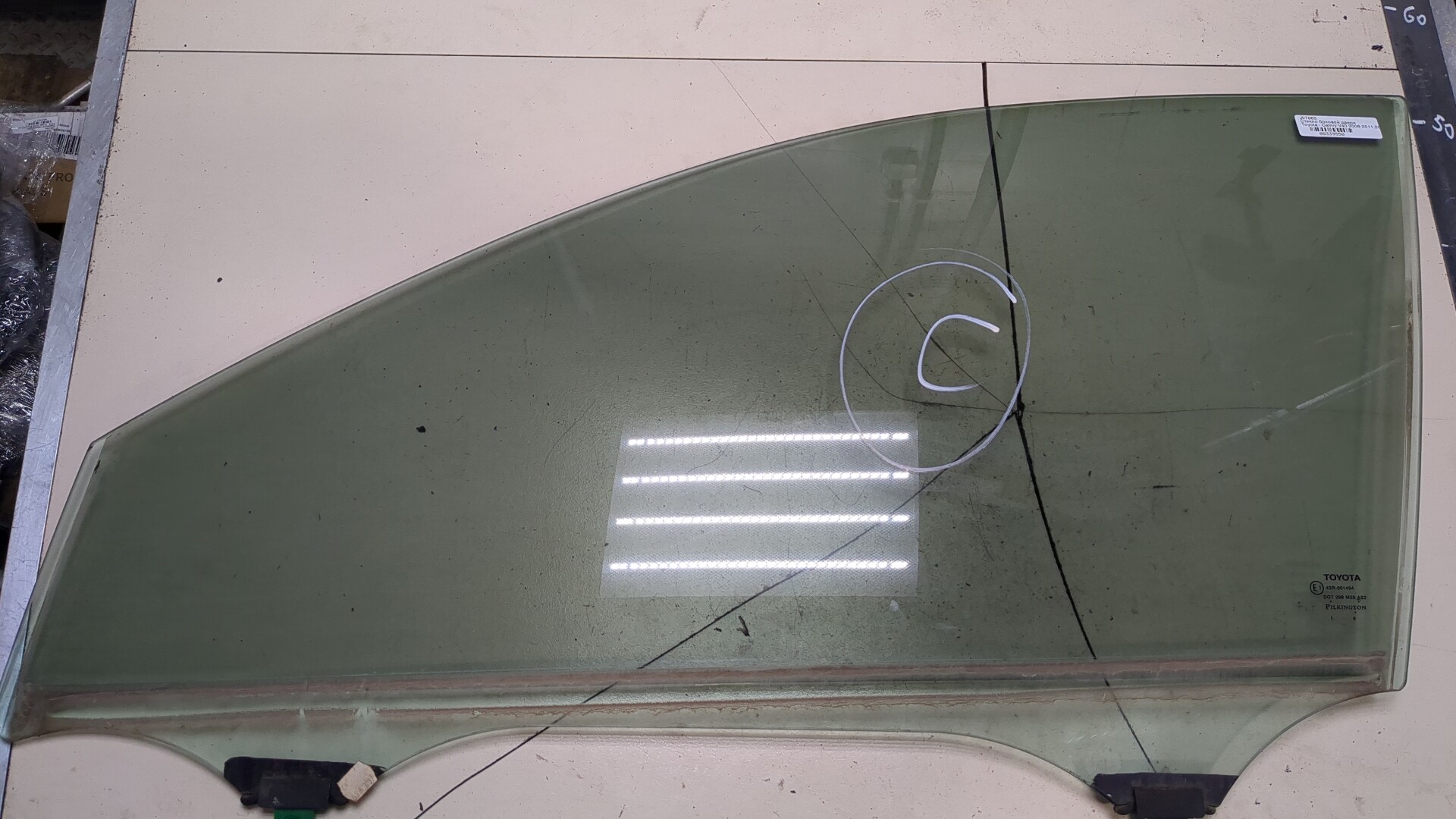 Стекло двери передней левой