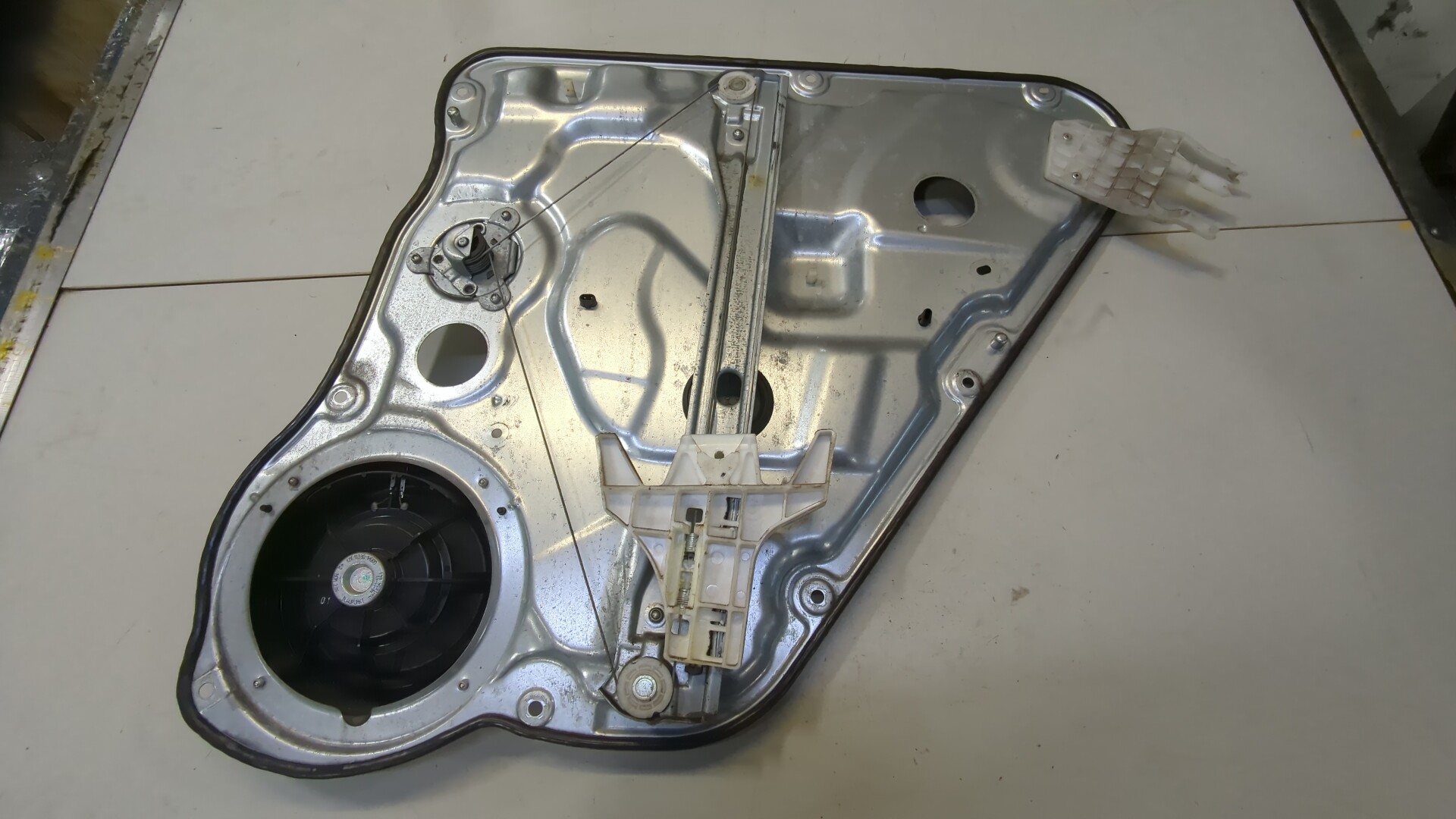 Стеклоподъемник механ. задний левый