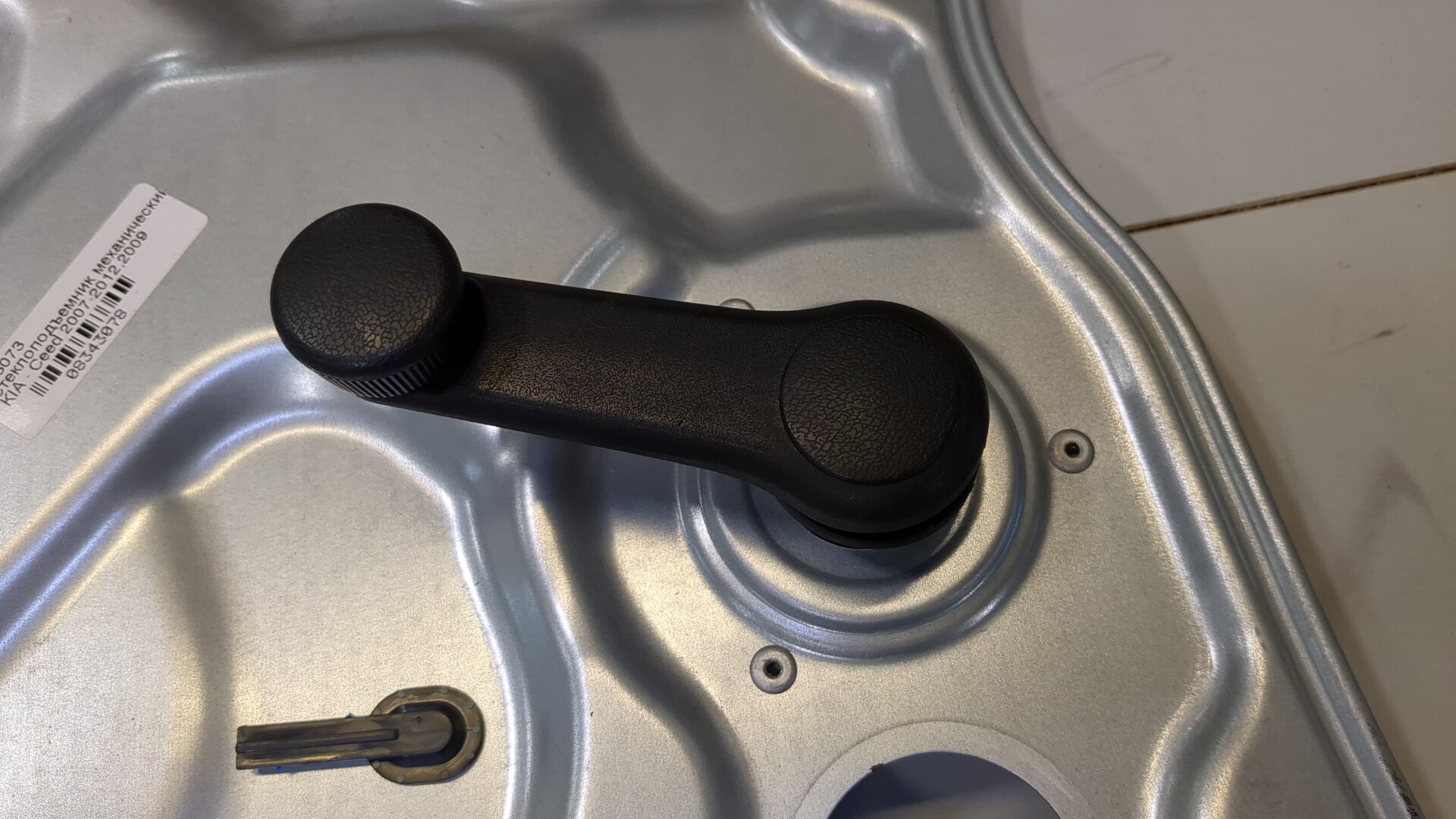 Стеклоподъемник механ. задний левый