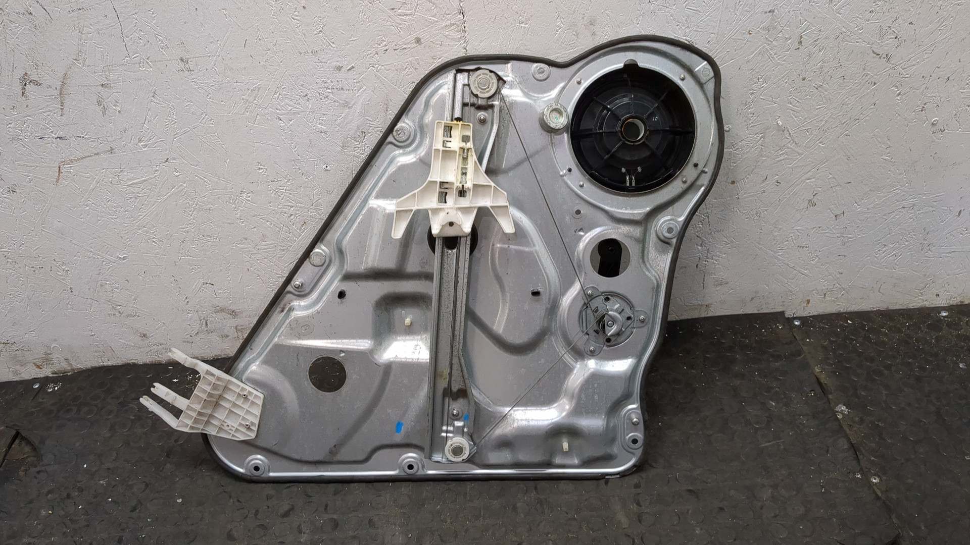 Стеклоподъемник механ. задний левый