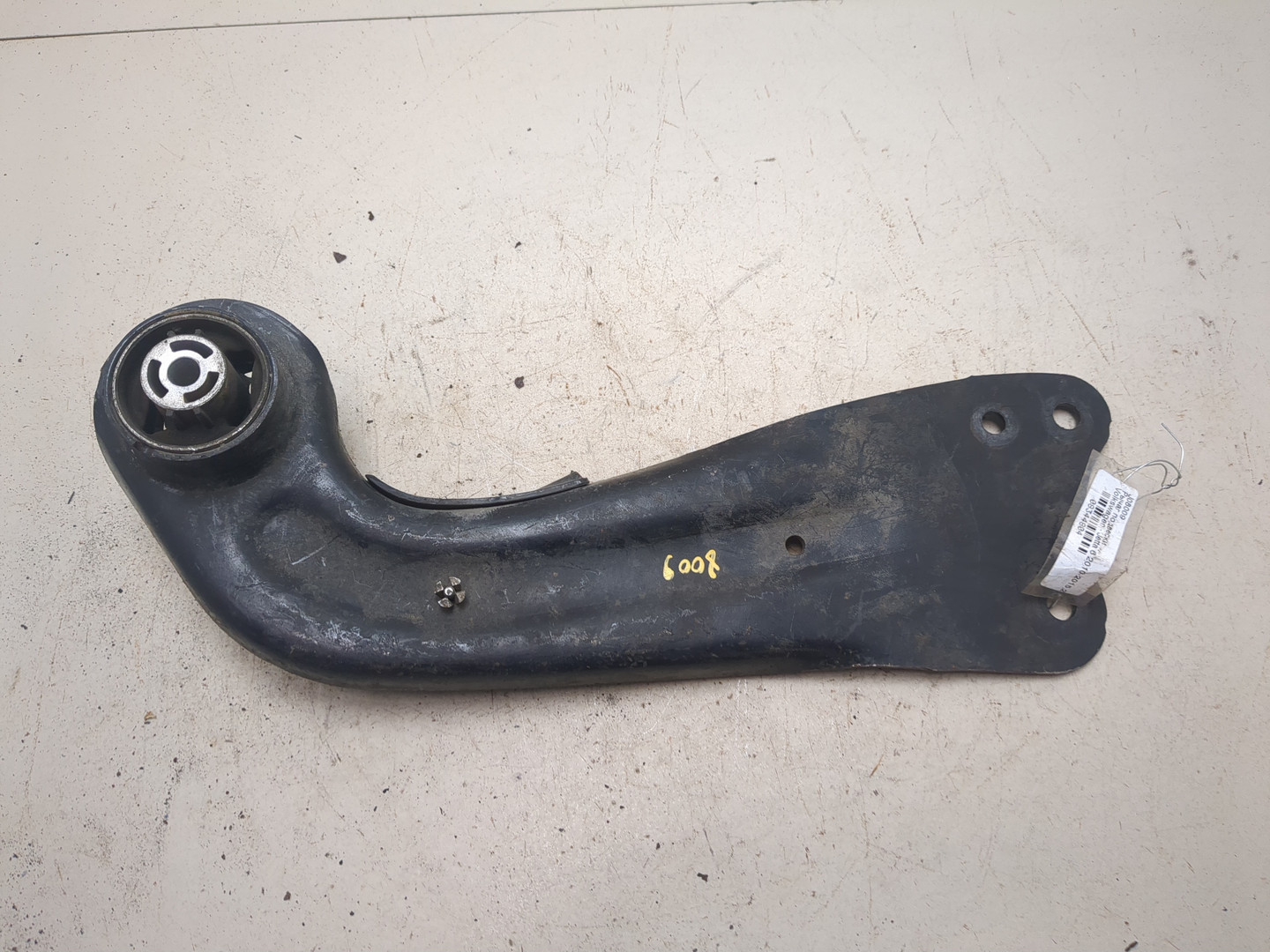 Рычаг задний левый