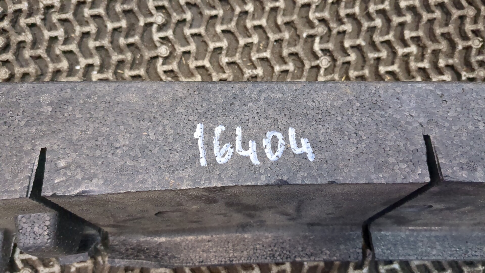 Усилитель переднего бампера