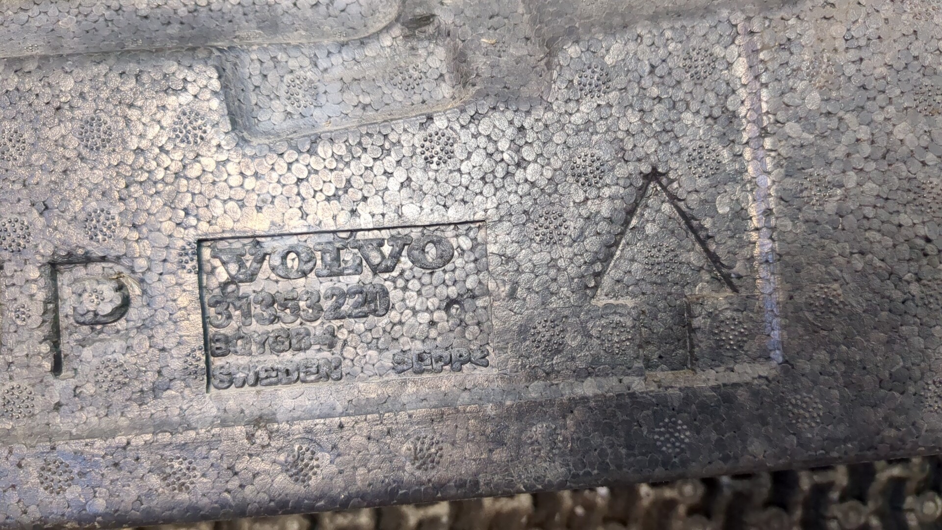 Усилитель переднего бампера