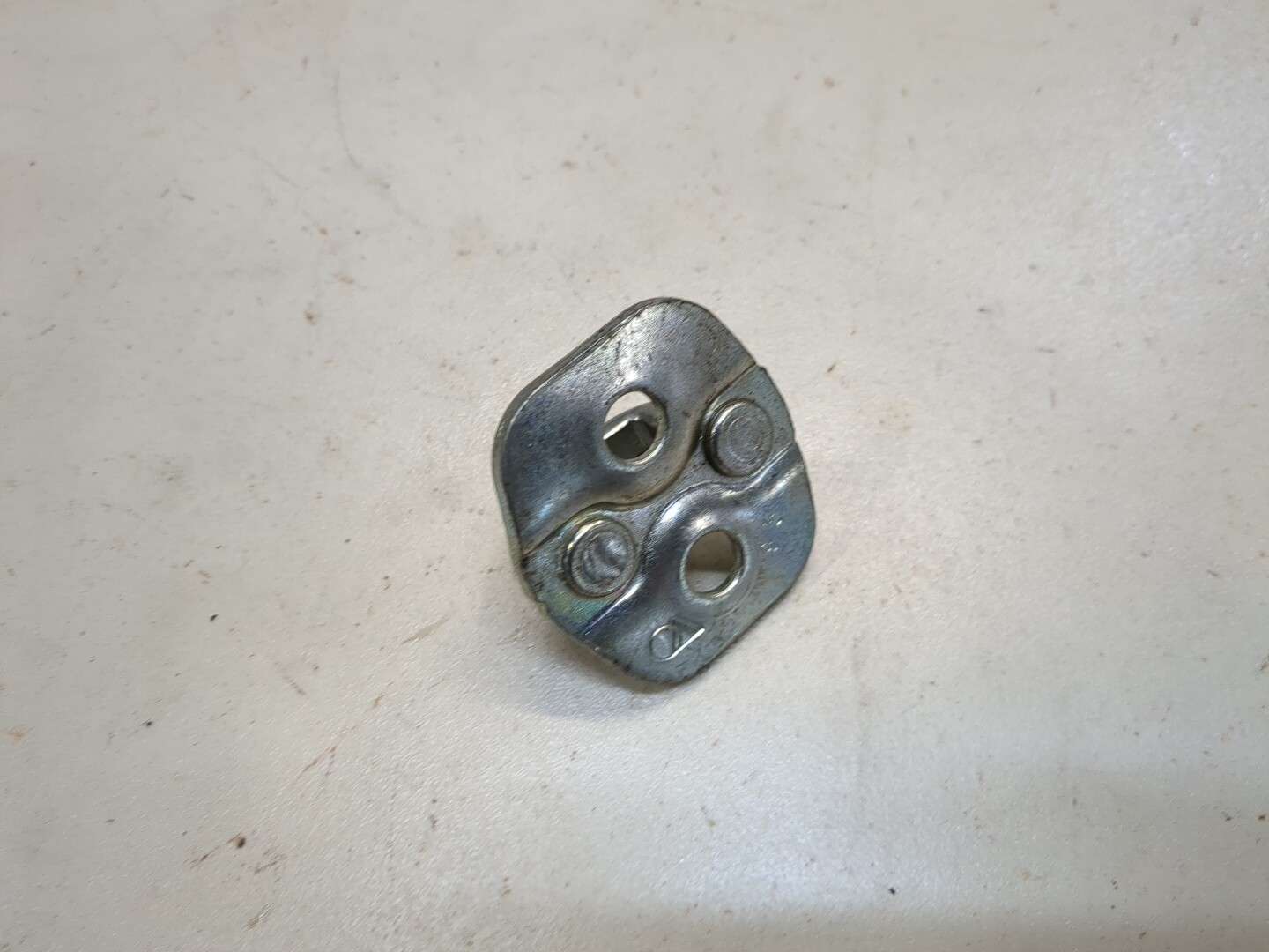 Ответная часть замка двери