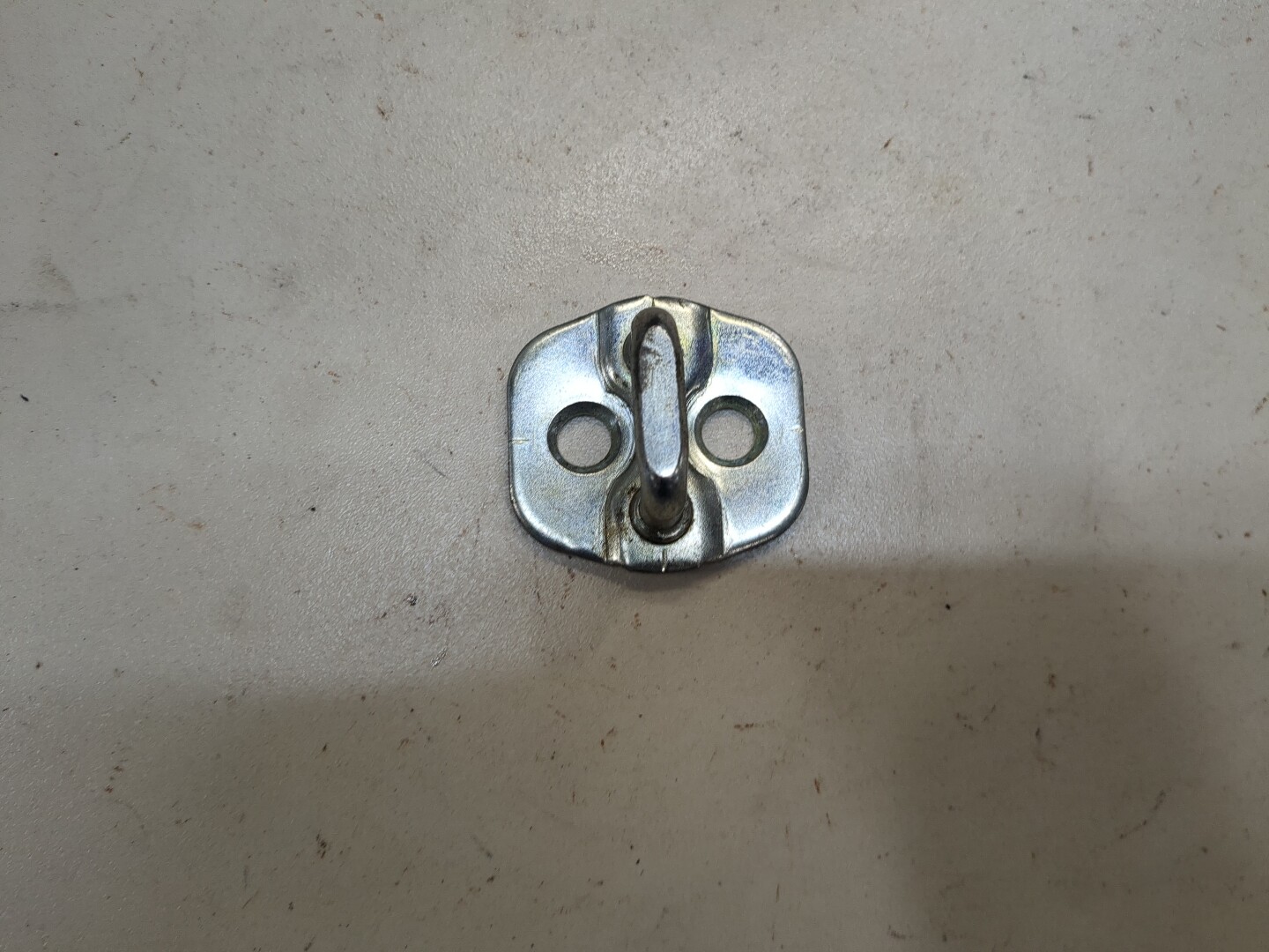 Ответная часть замка двери