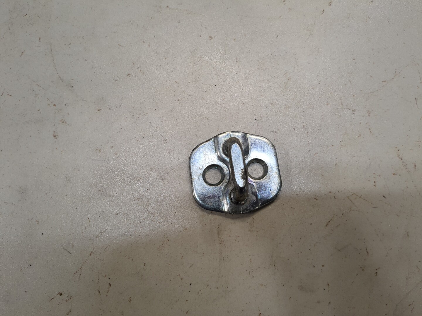 Ответная часть замка двери