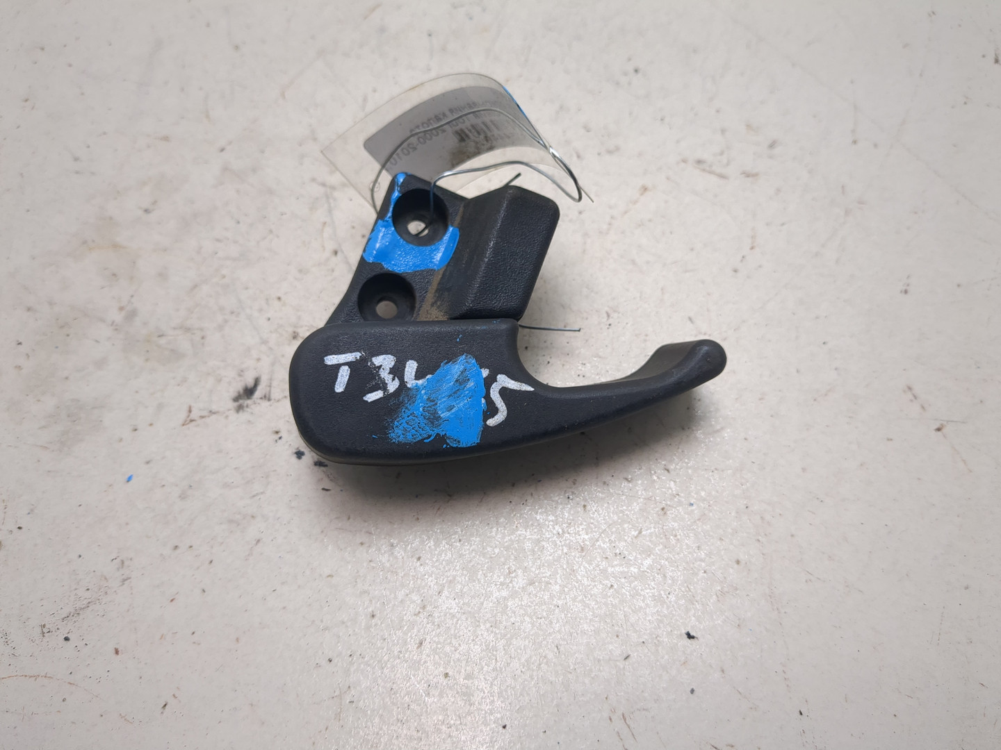 Ручка открывания капота