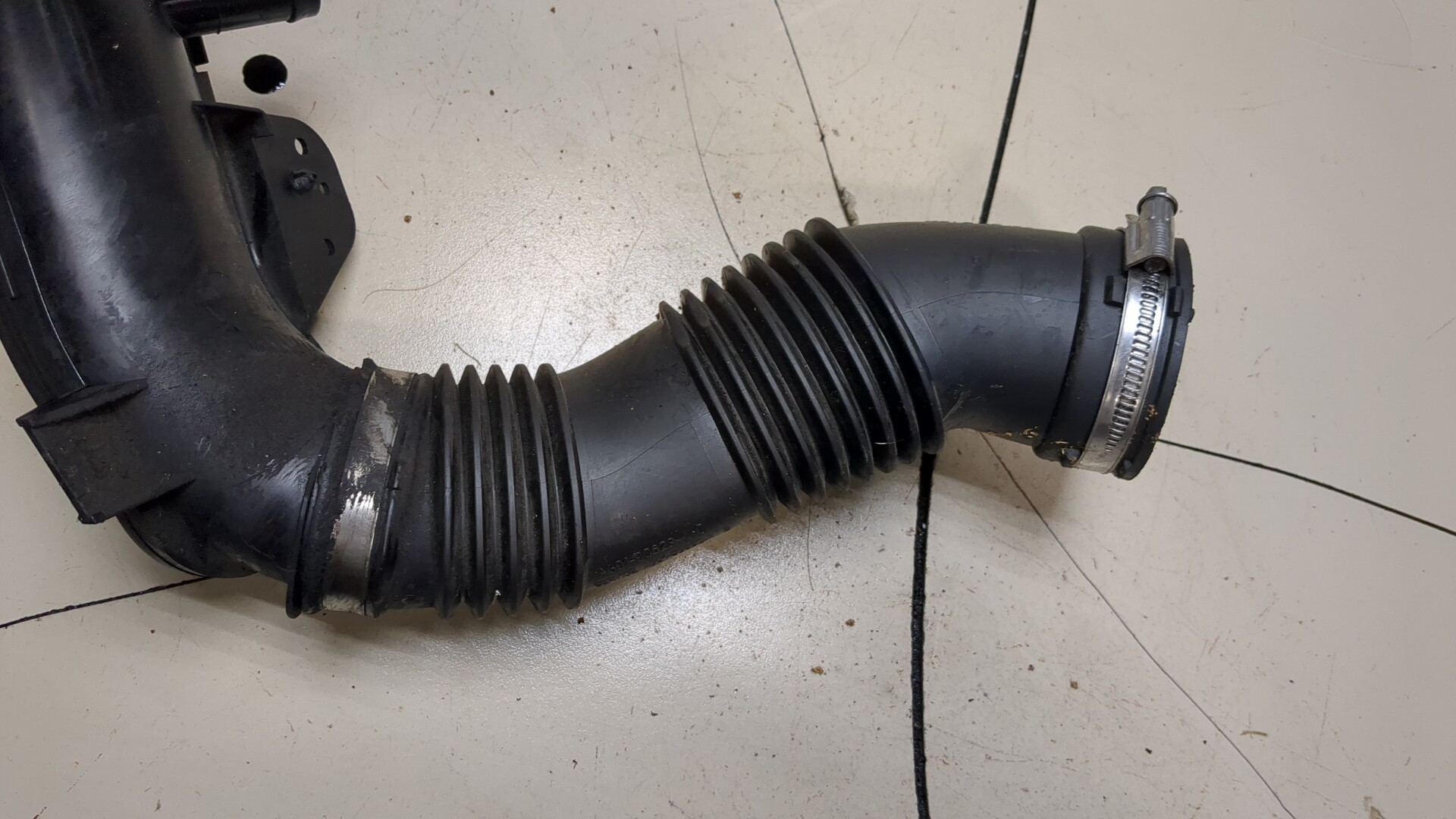 Патрубок воздушного фильтра