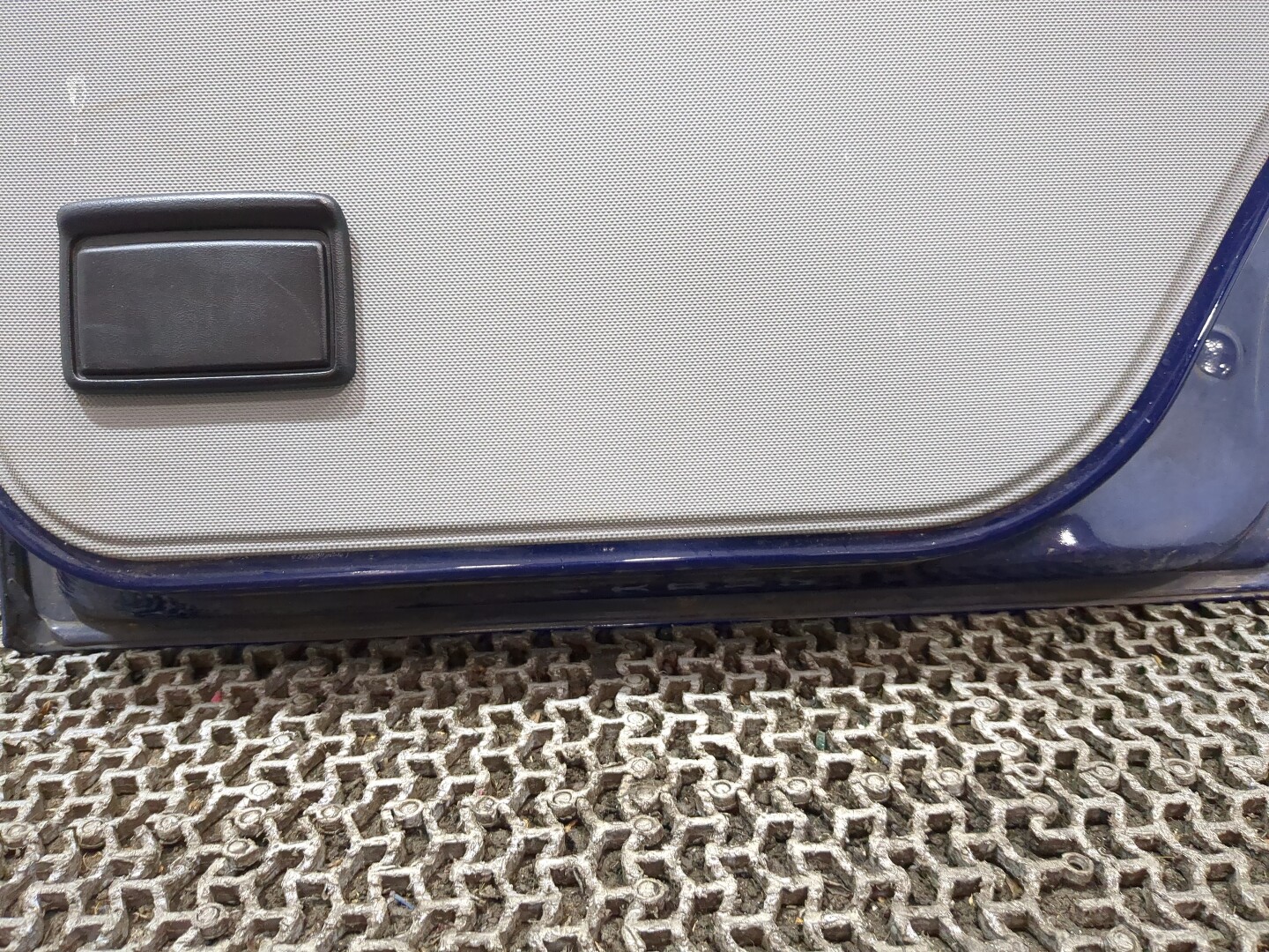 Дверь задняя правая