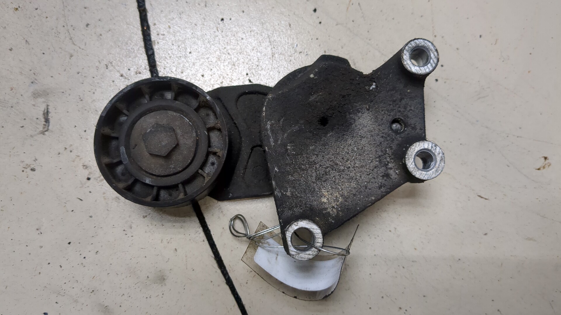 Натяжитель ремня