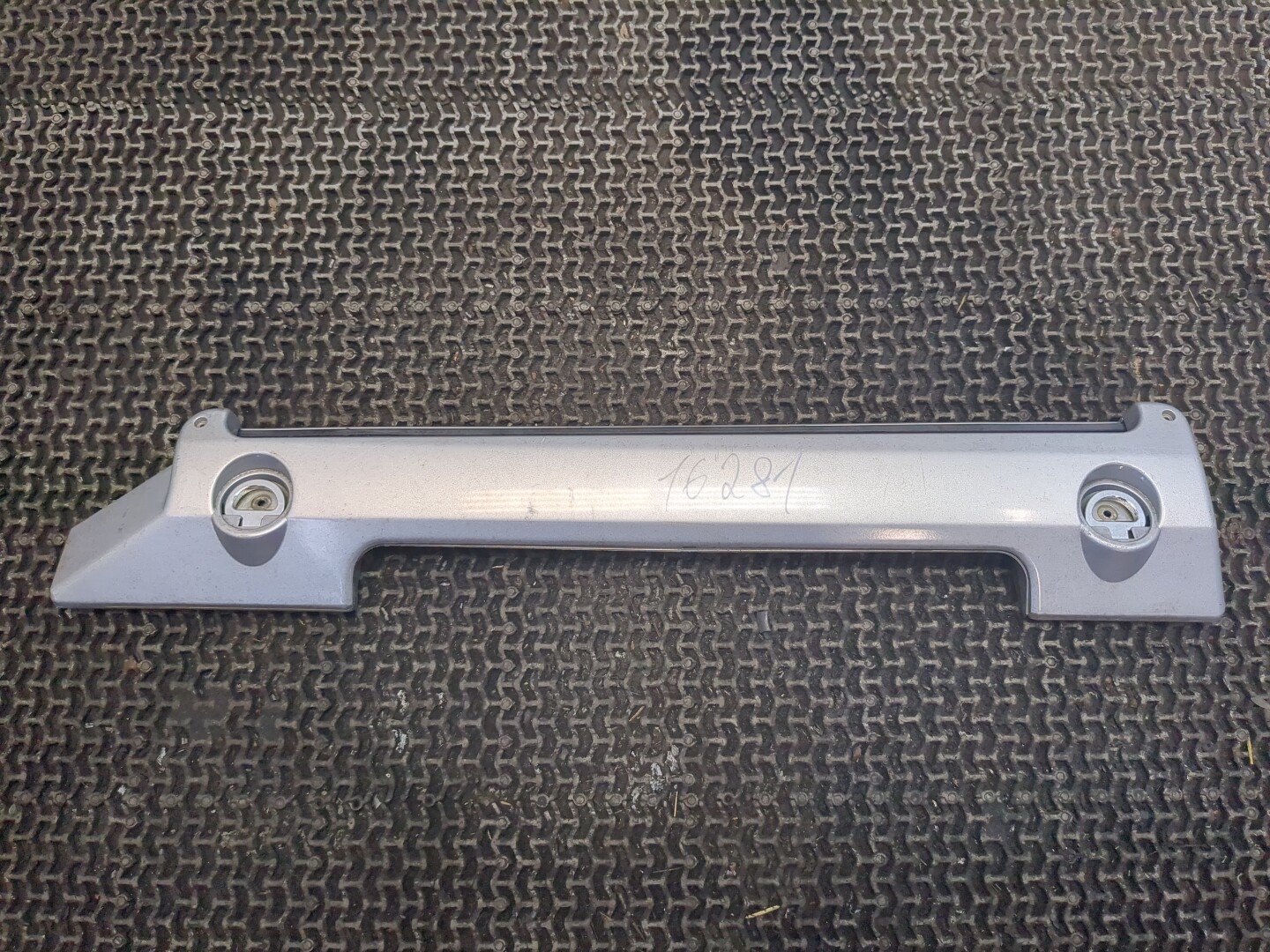 Рейлинг (релинг) правый (планка на крышу)