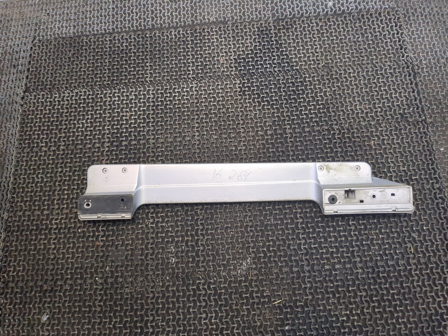 Рейлинг (релинг) правый (планка на крышу)