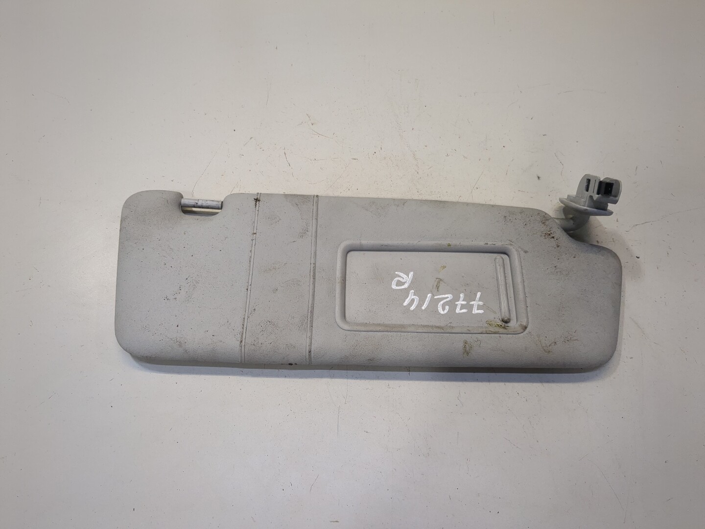 Козырек солнцезащитный