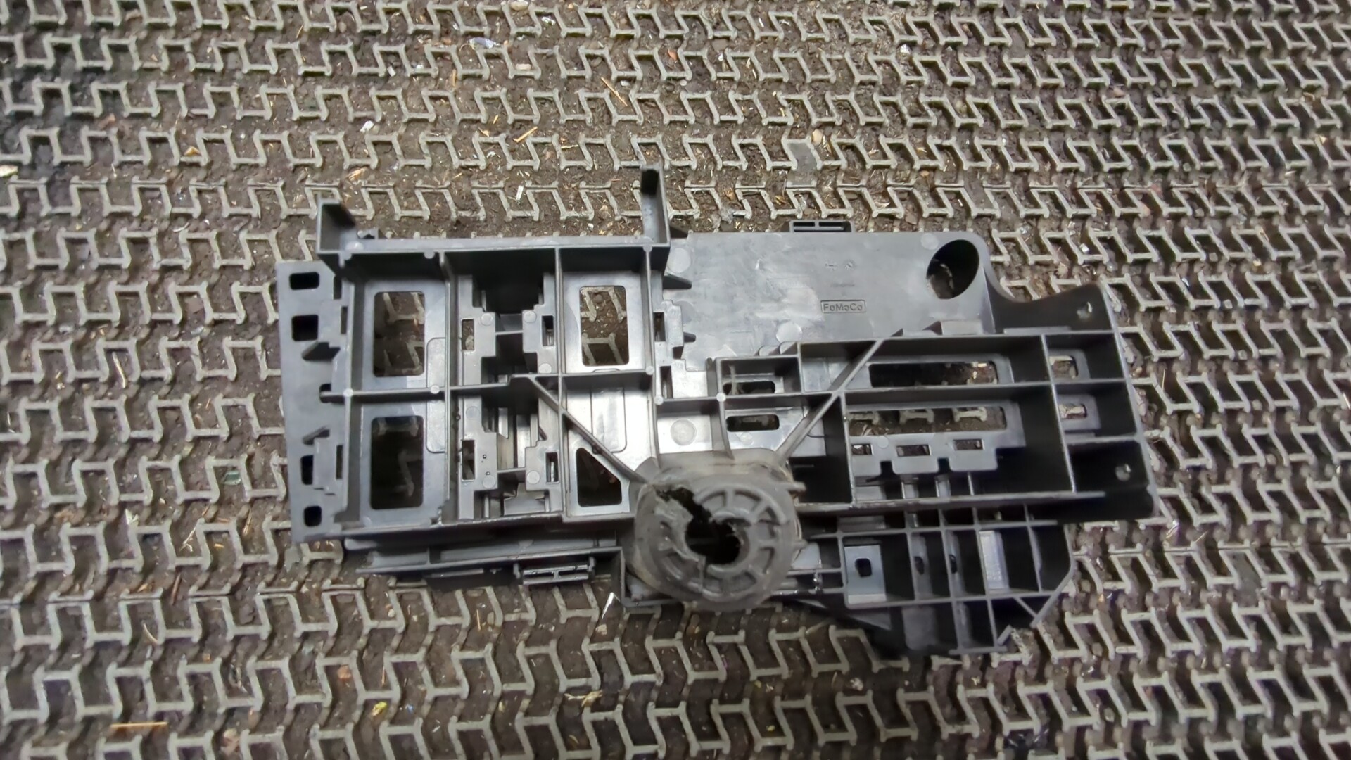 Площадка под аккумулятор (АКБ)