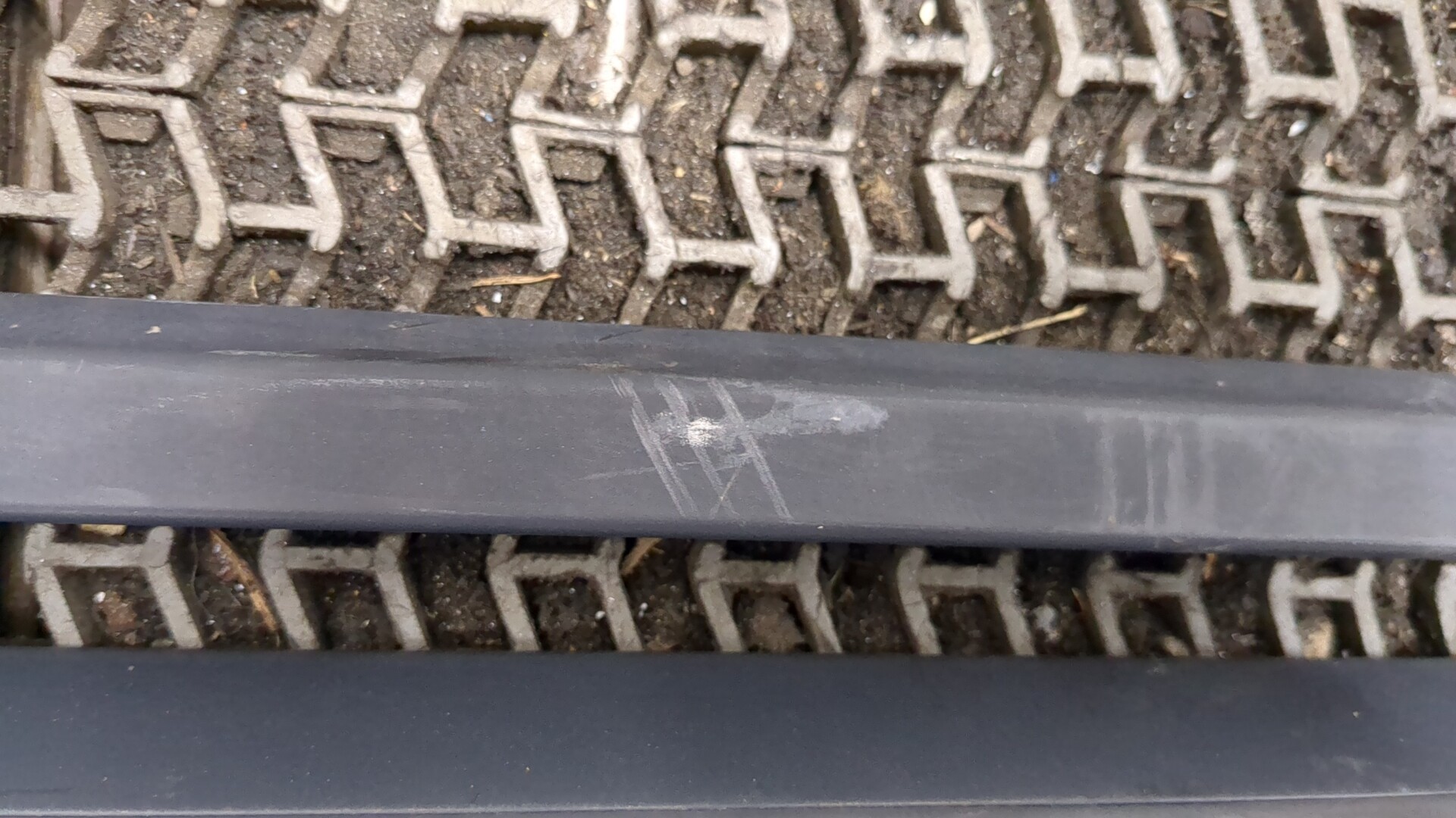 Рейлинг (релинг) правый (планка на крышу)