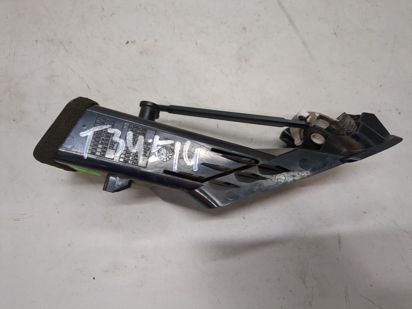 Дефлектор воздушный