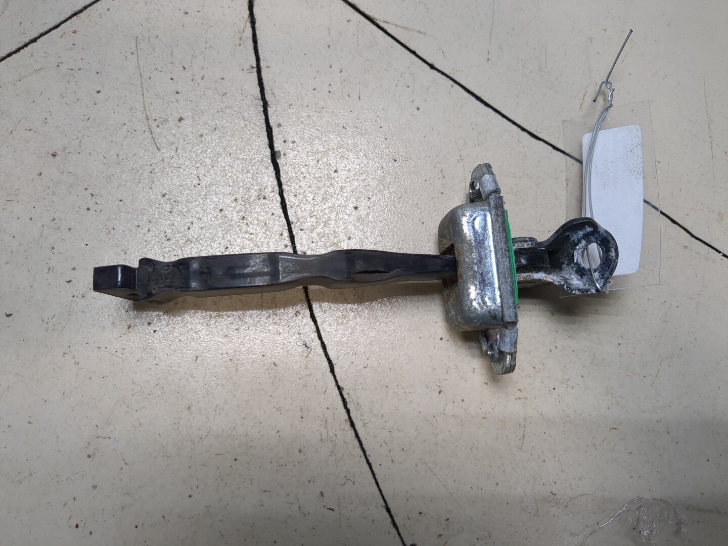 Ограничитель двери