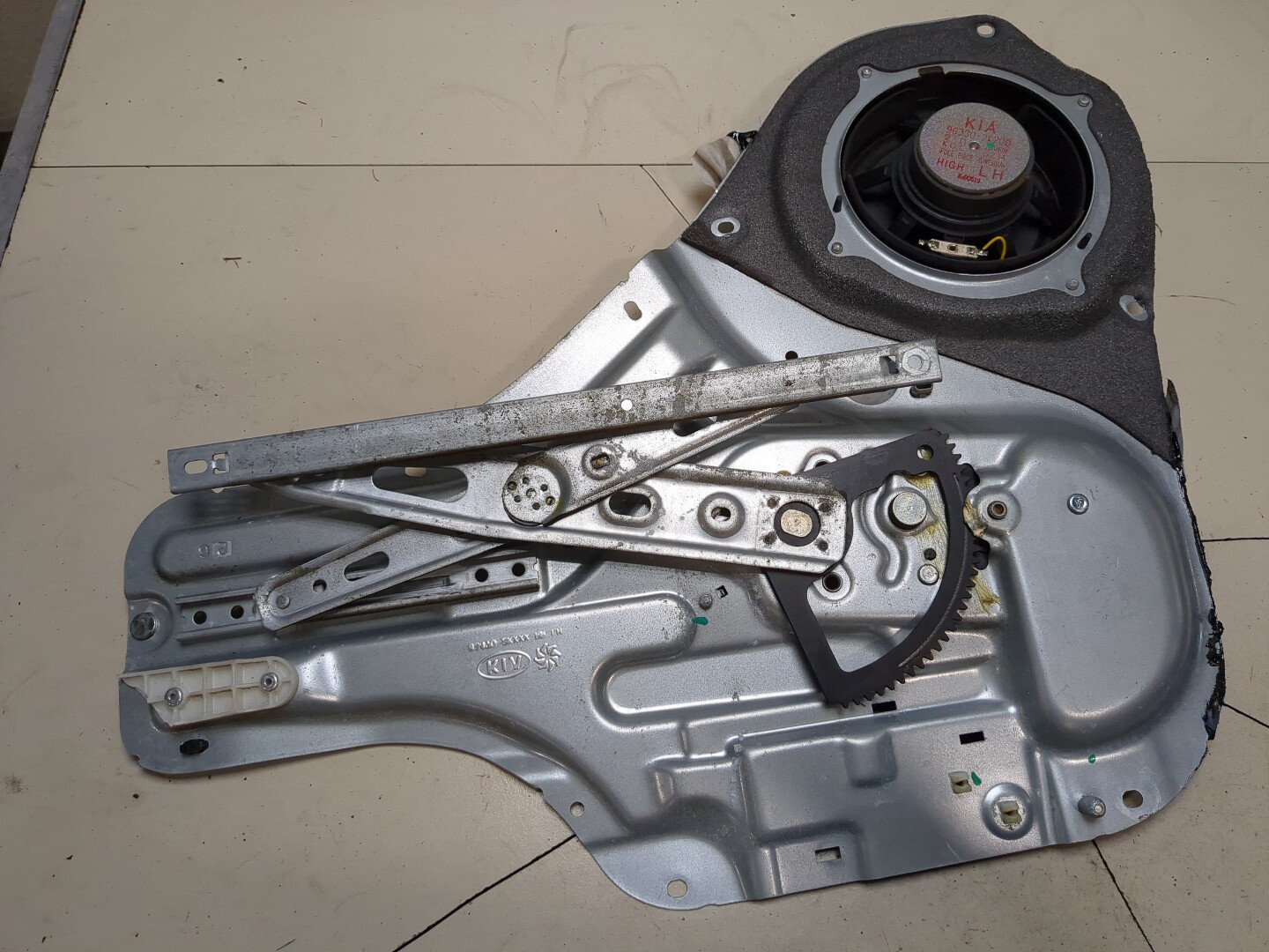 Стеклоподъемник электр. задний левый