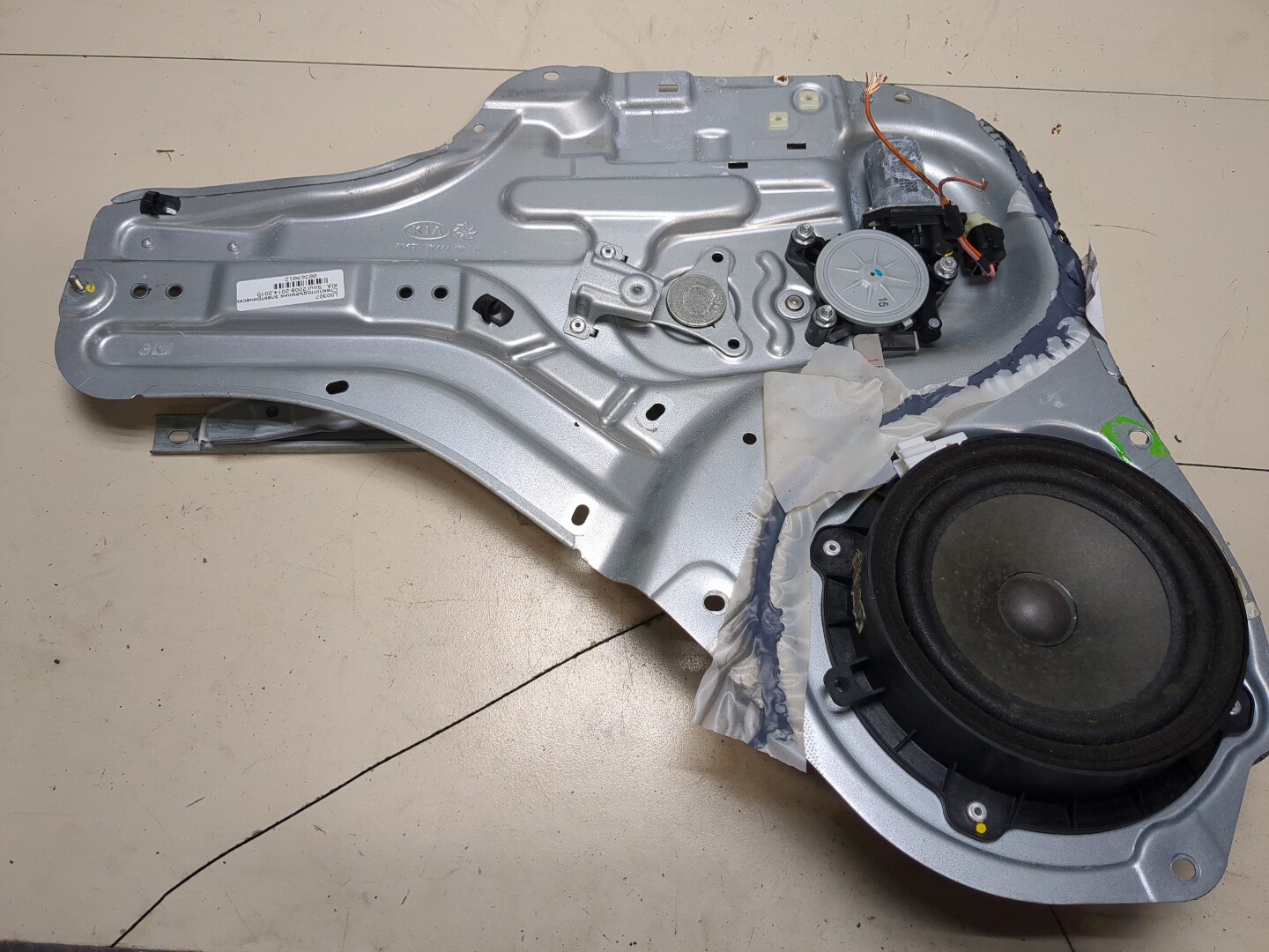 Стеклоподъемник электр. задний левый