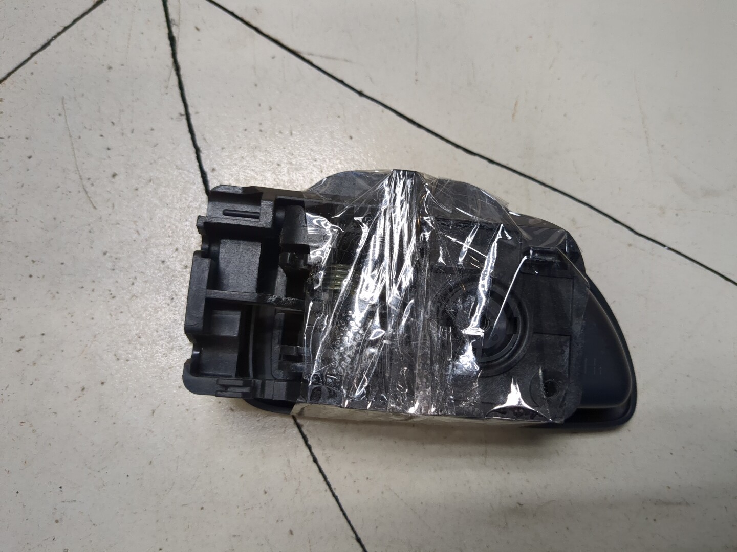 Ручка двери задней внутренняя левая