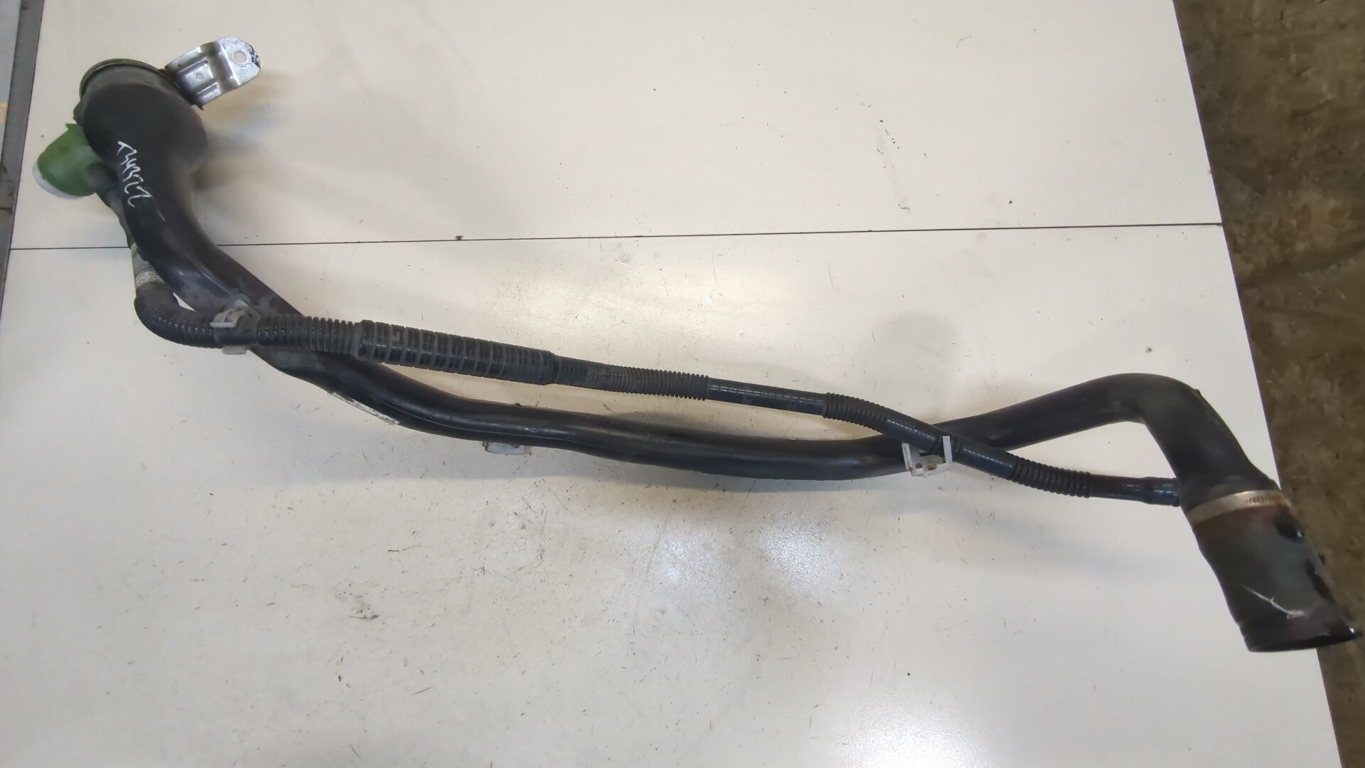 Горловина топливного бака