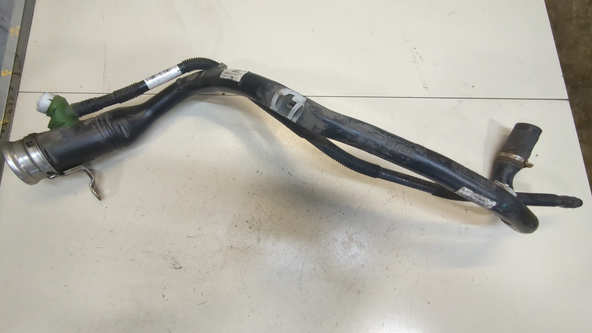 Горловина топливного бака