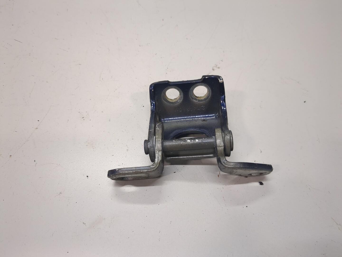 Петля двери