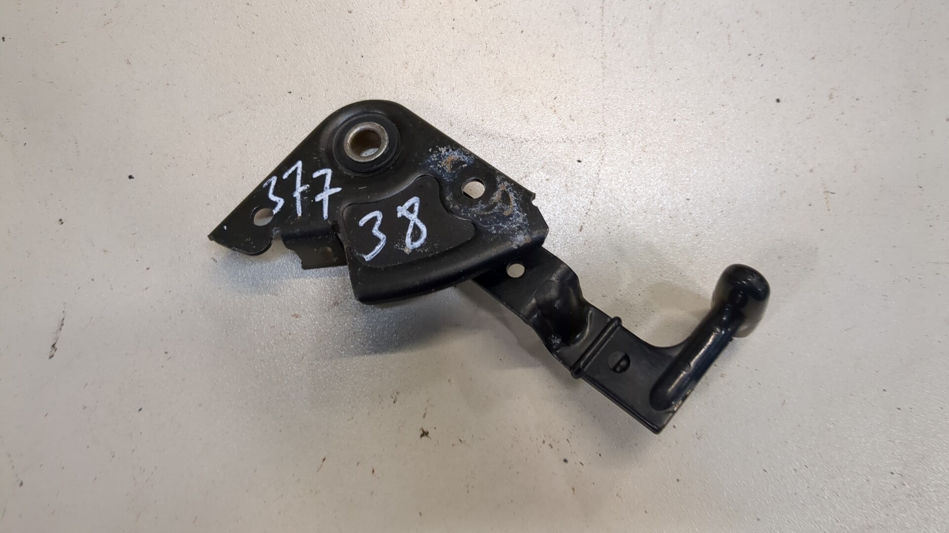 Ручка открывания капота