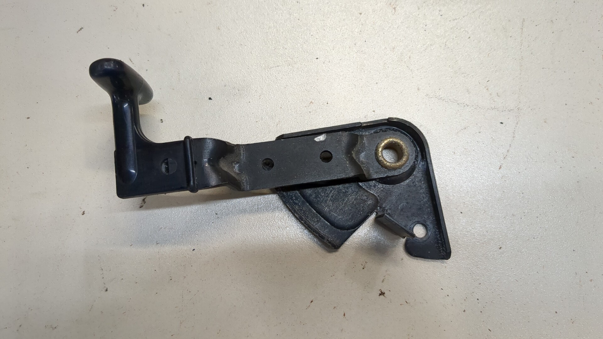 Ручка открывания капота