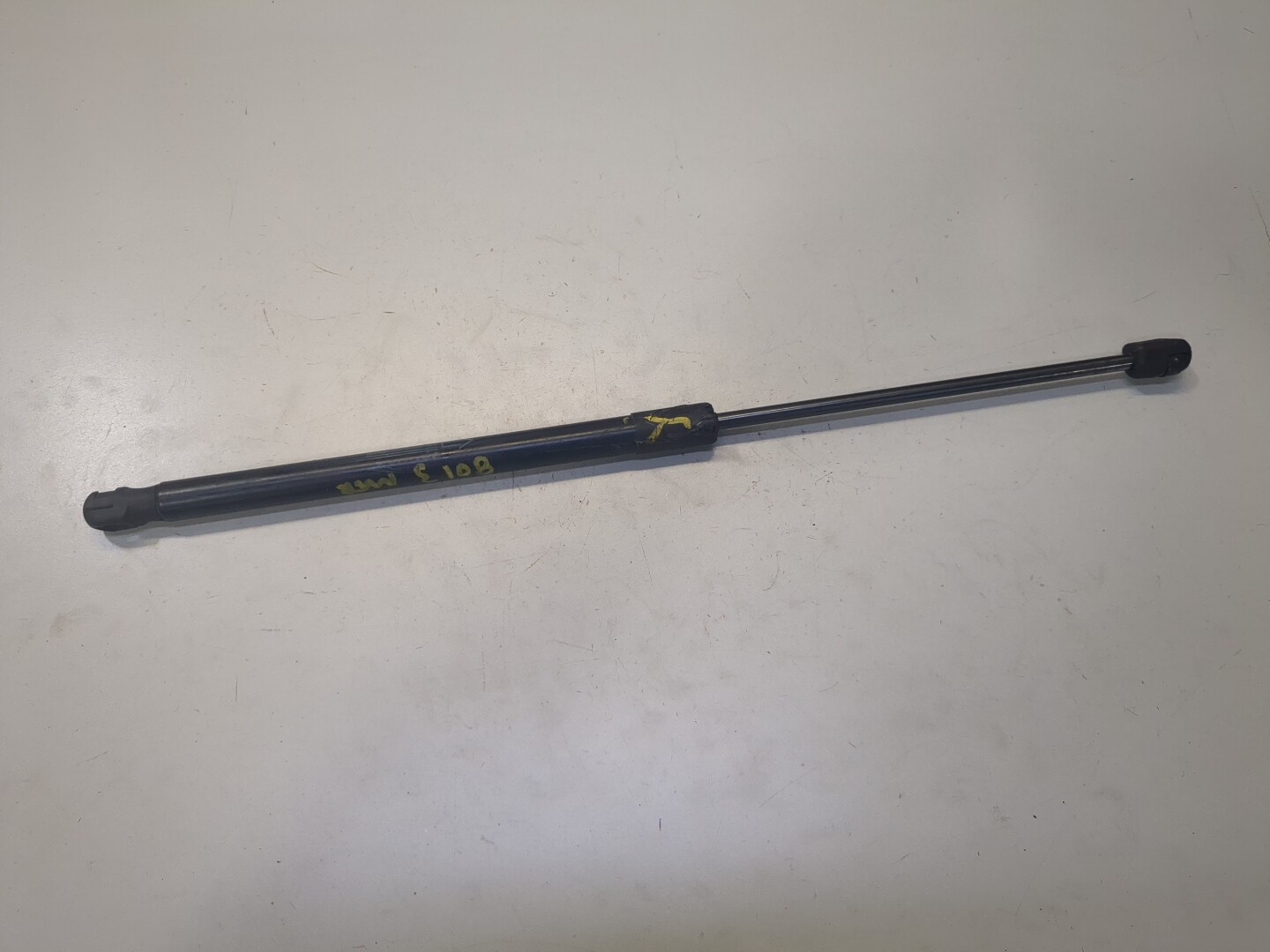 Амортизатор капота