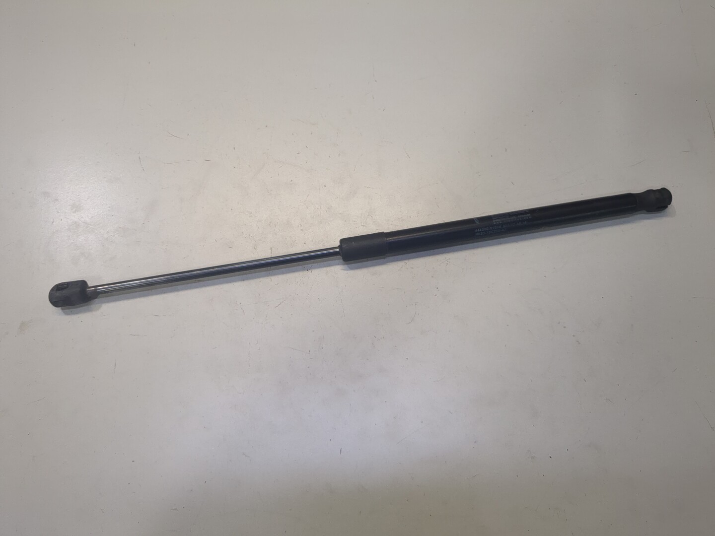 Амортизатор капота