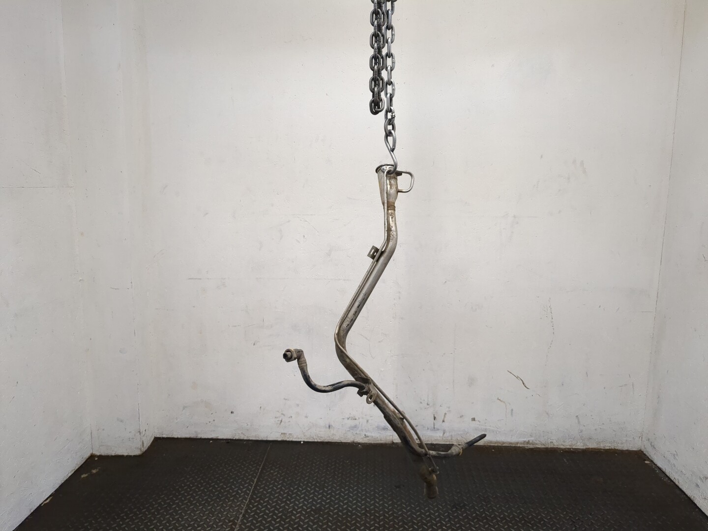 Горловина топливного бака