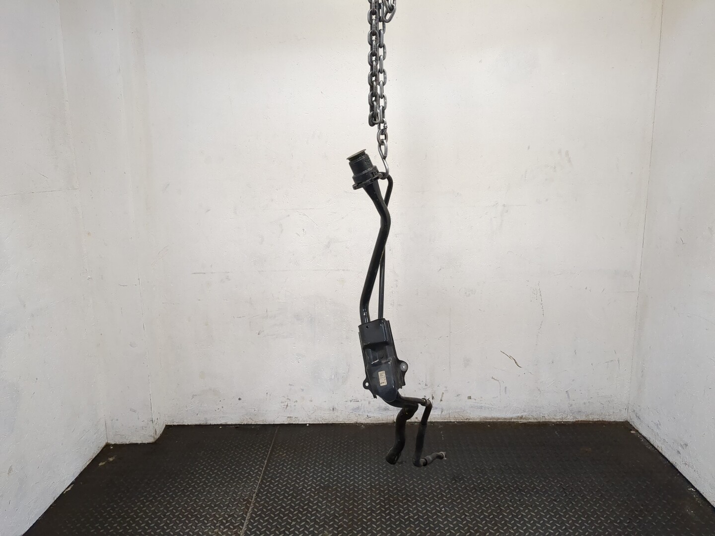 Горловина топливного бака