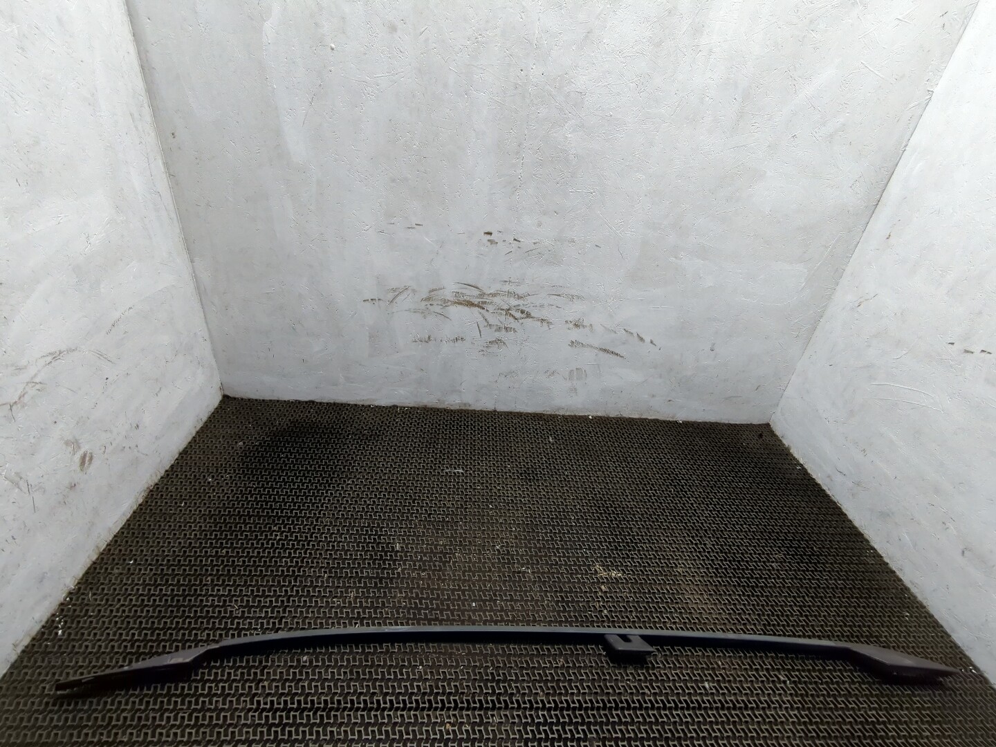 Рейлинг (релинг) левый (планка на крышу)