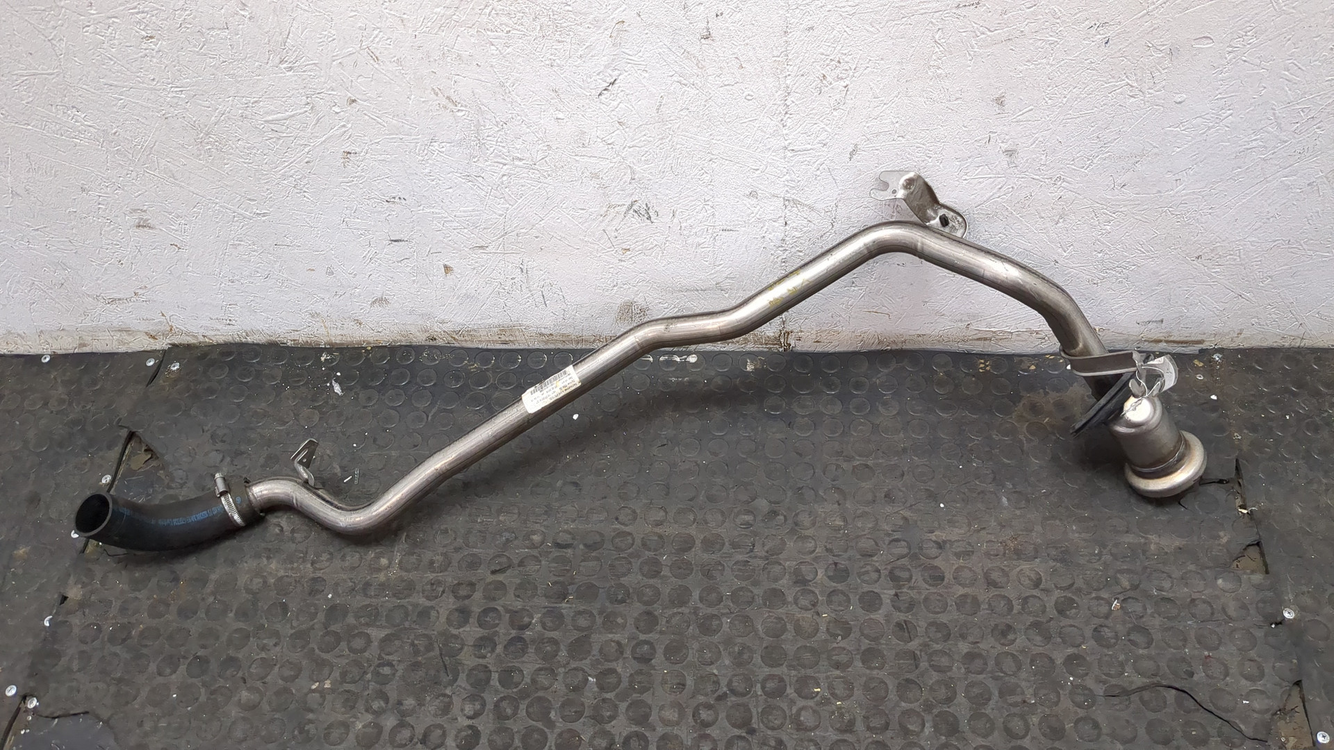 Горловина топливного бака