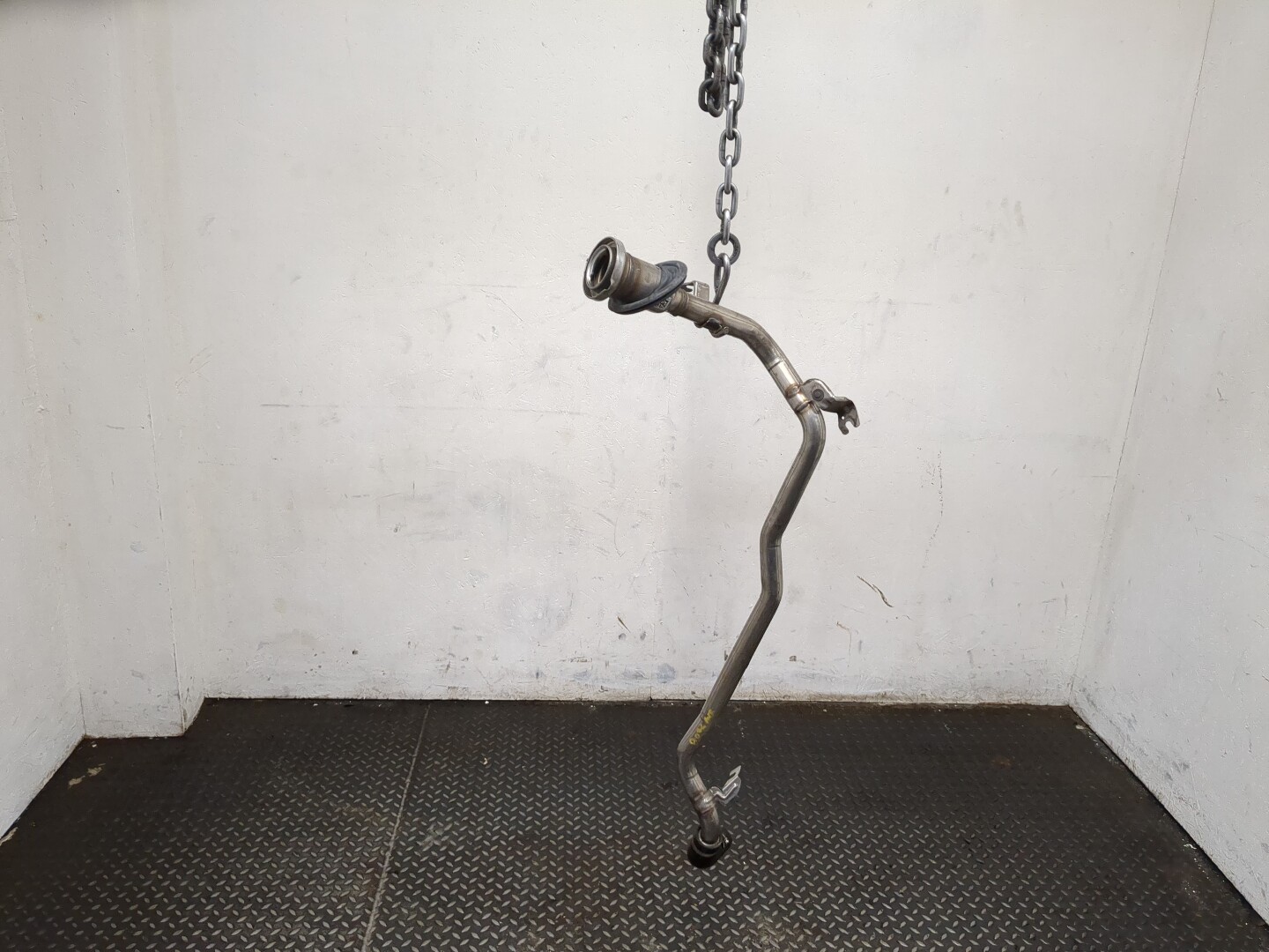 Горловина топливного бака