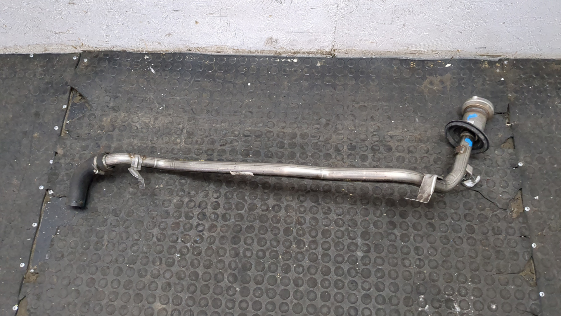 Горловина топливного бака