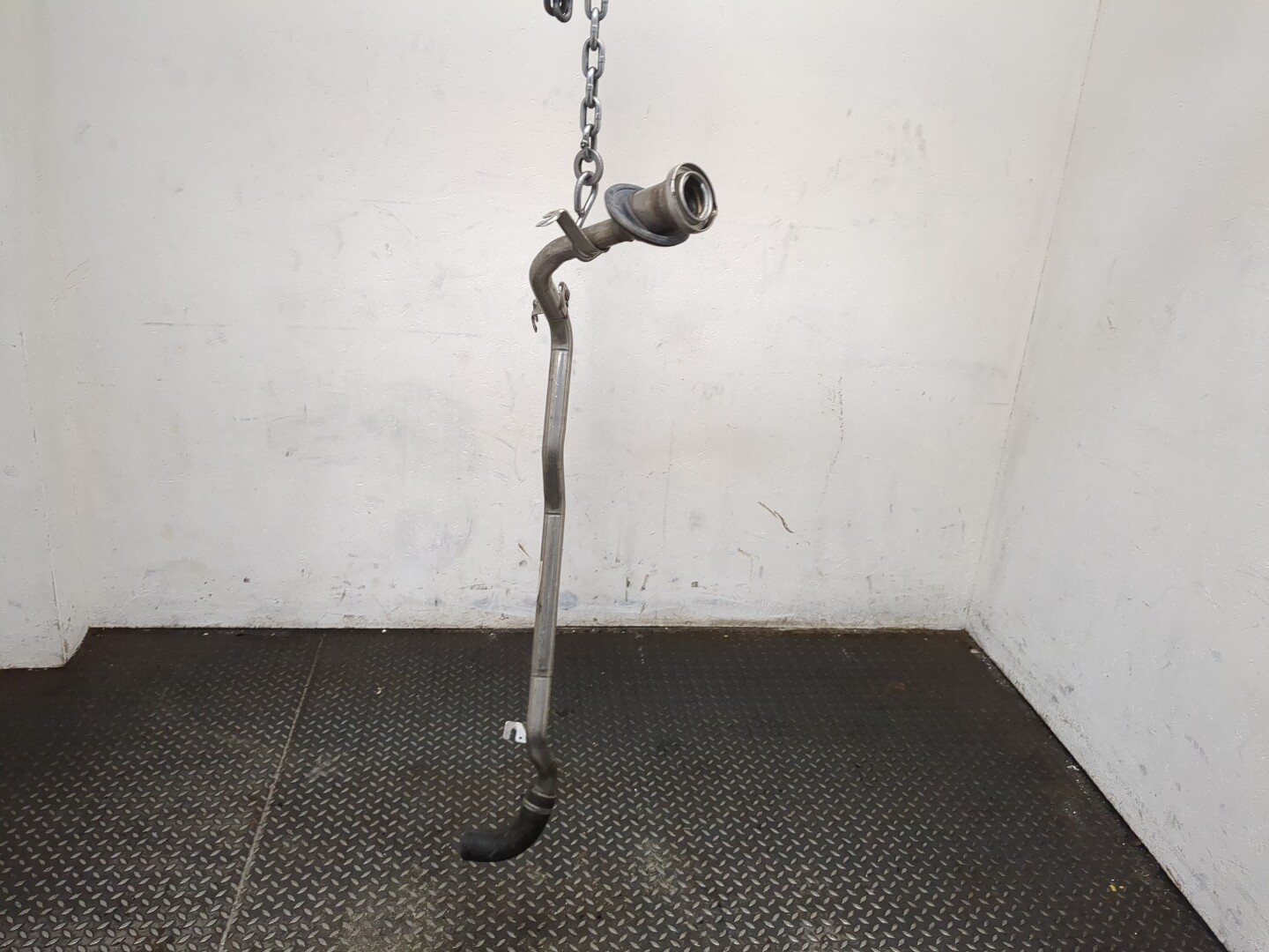 Горловина топливного бака