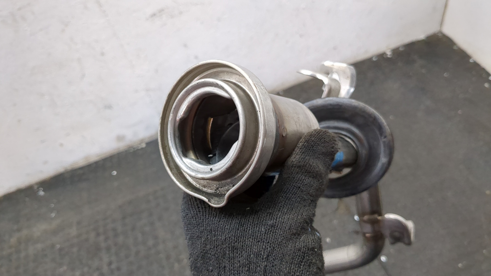 Горловина топливного бака