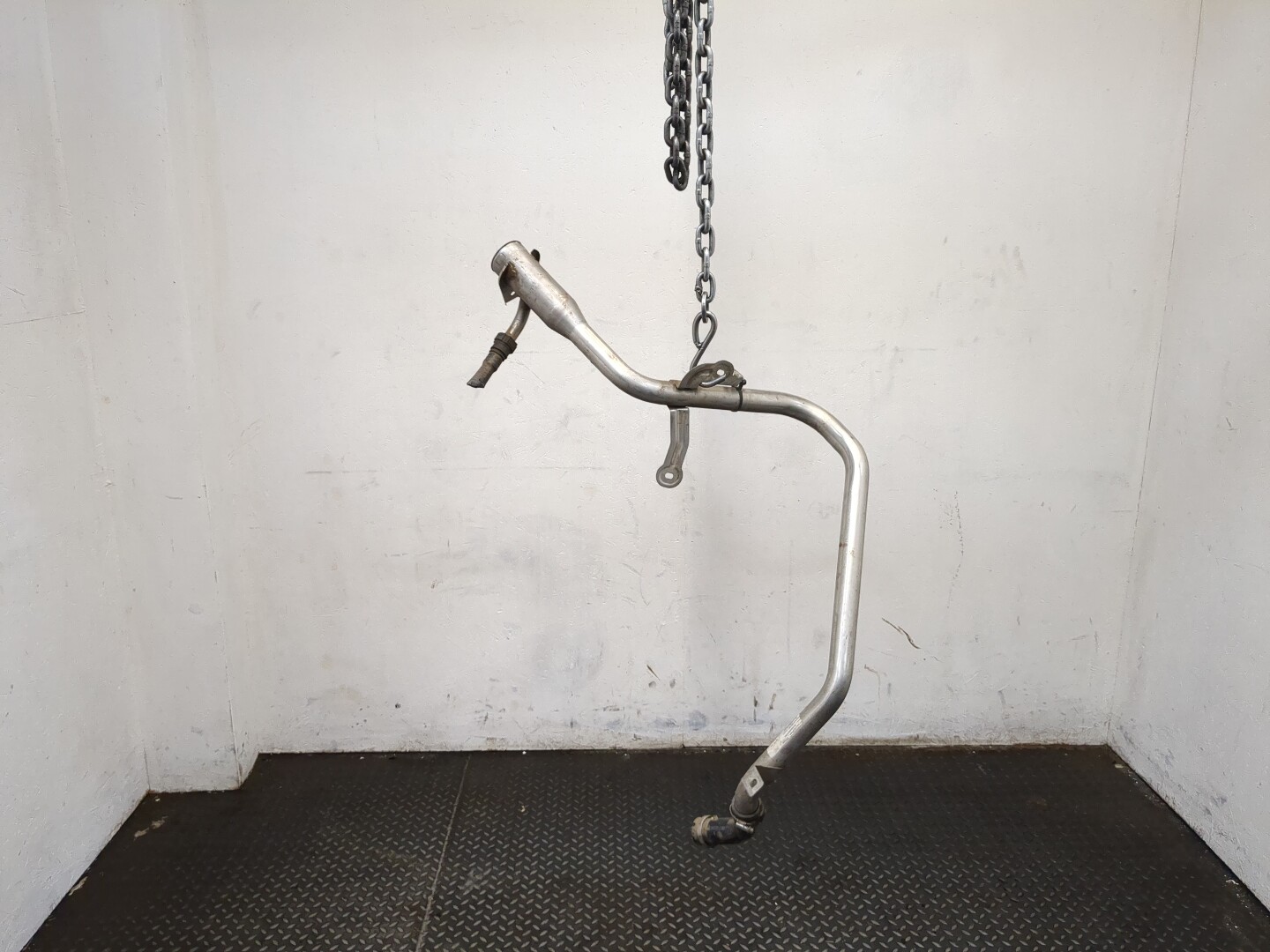 Горловина топливного бака