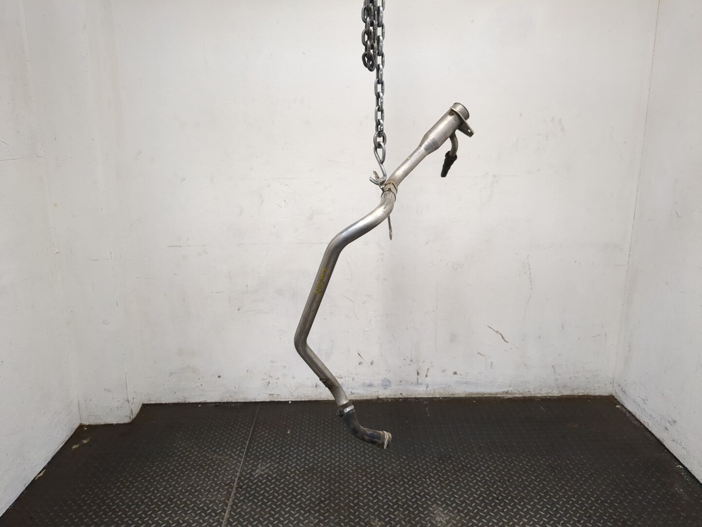 Горловина топливного бака