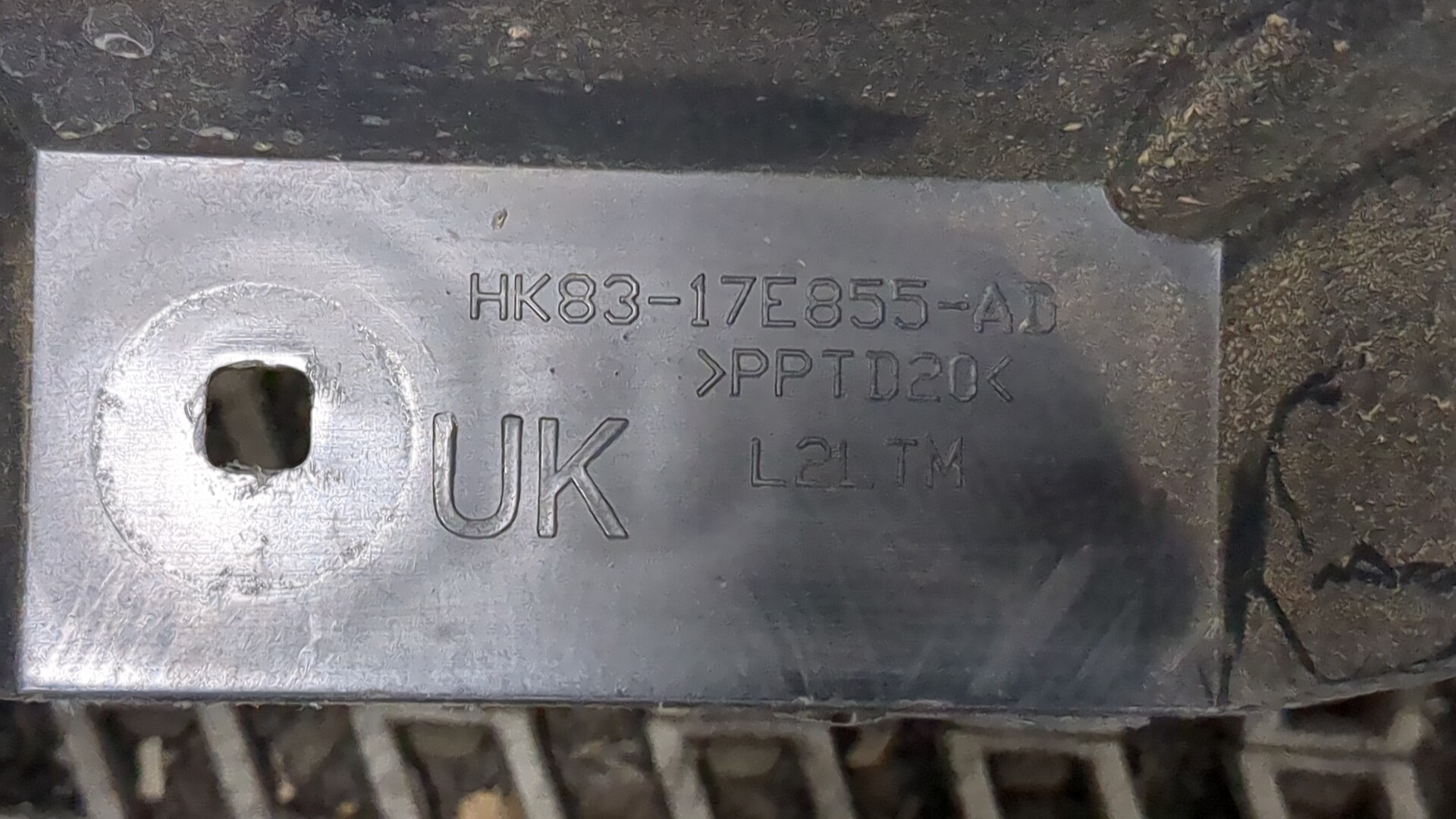 Кронштейн заднего бампера