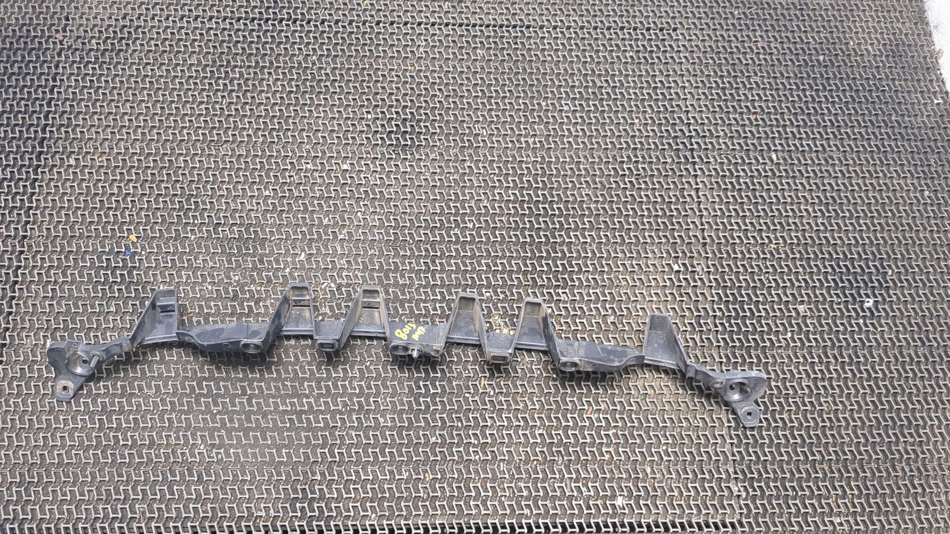 Кронштейн заднего бампера